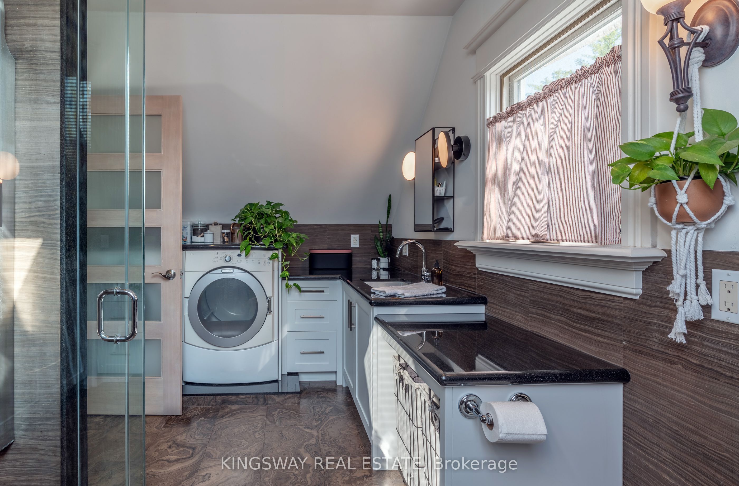 166 High Park Avenue Property Photo 28