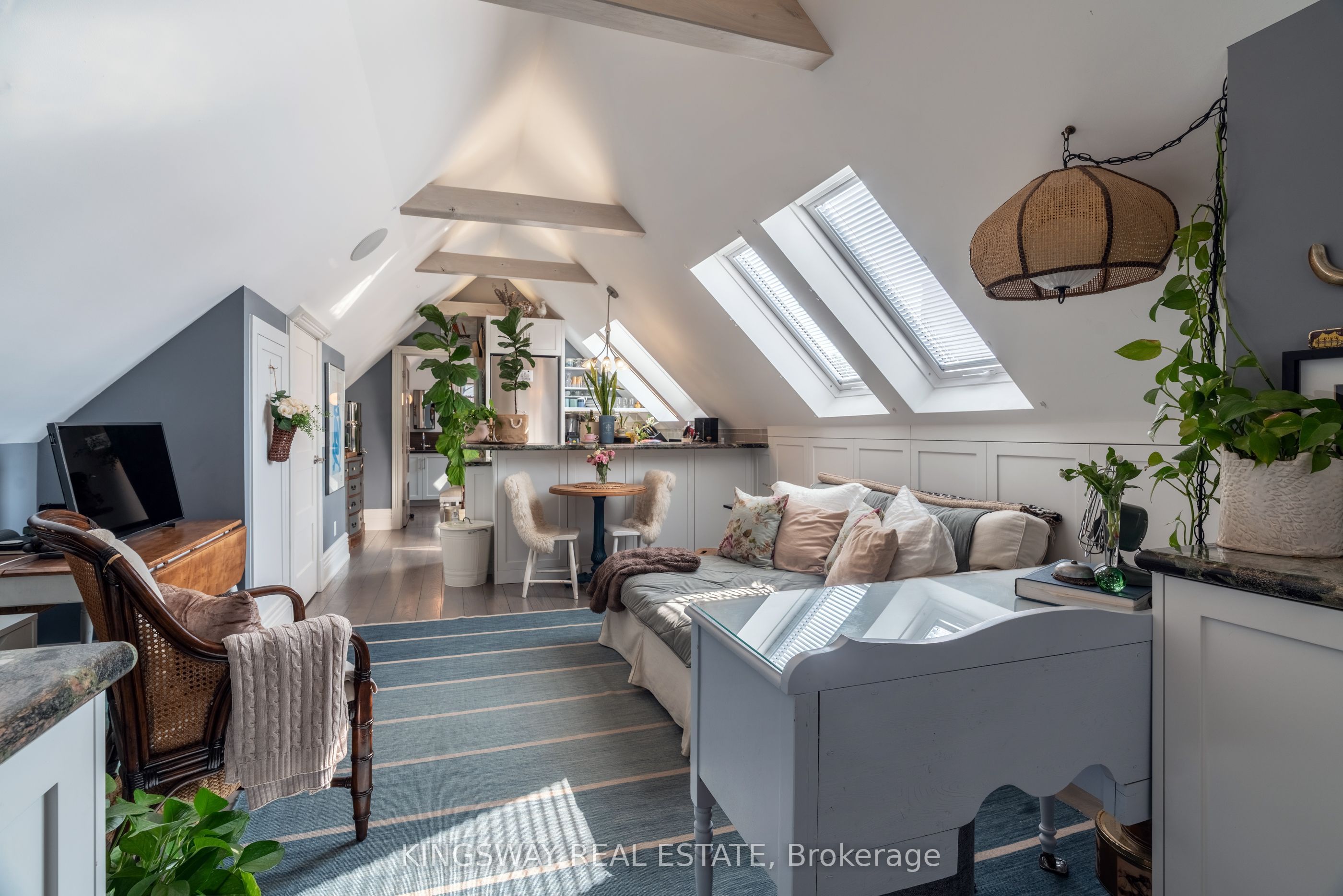 166 High Park Avenue Property Photo 31