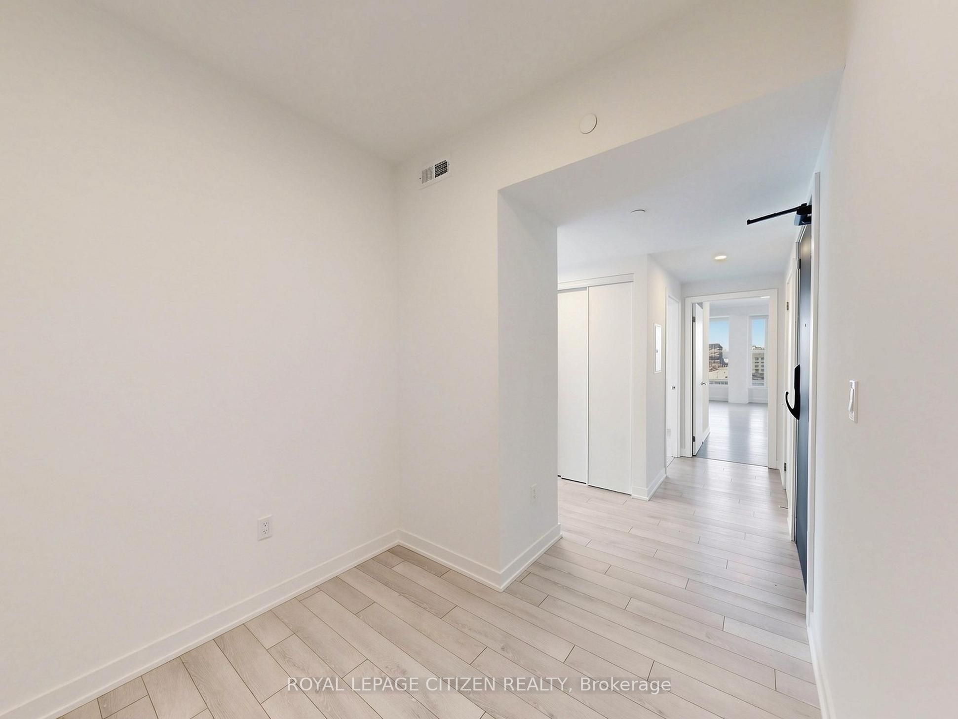 1005 Dundas Street 814 Property Photo 25