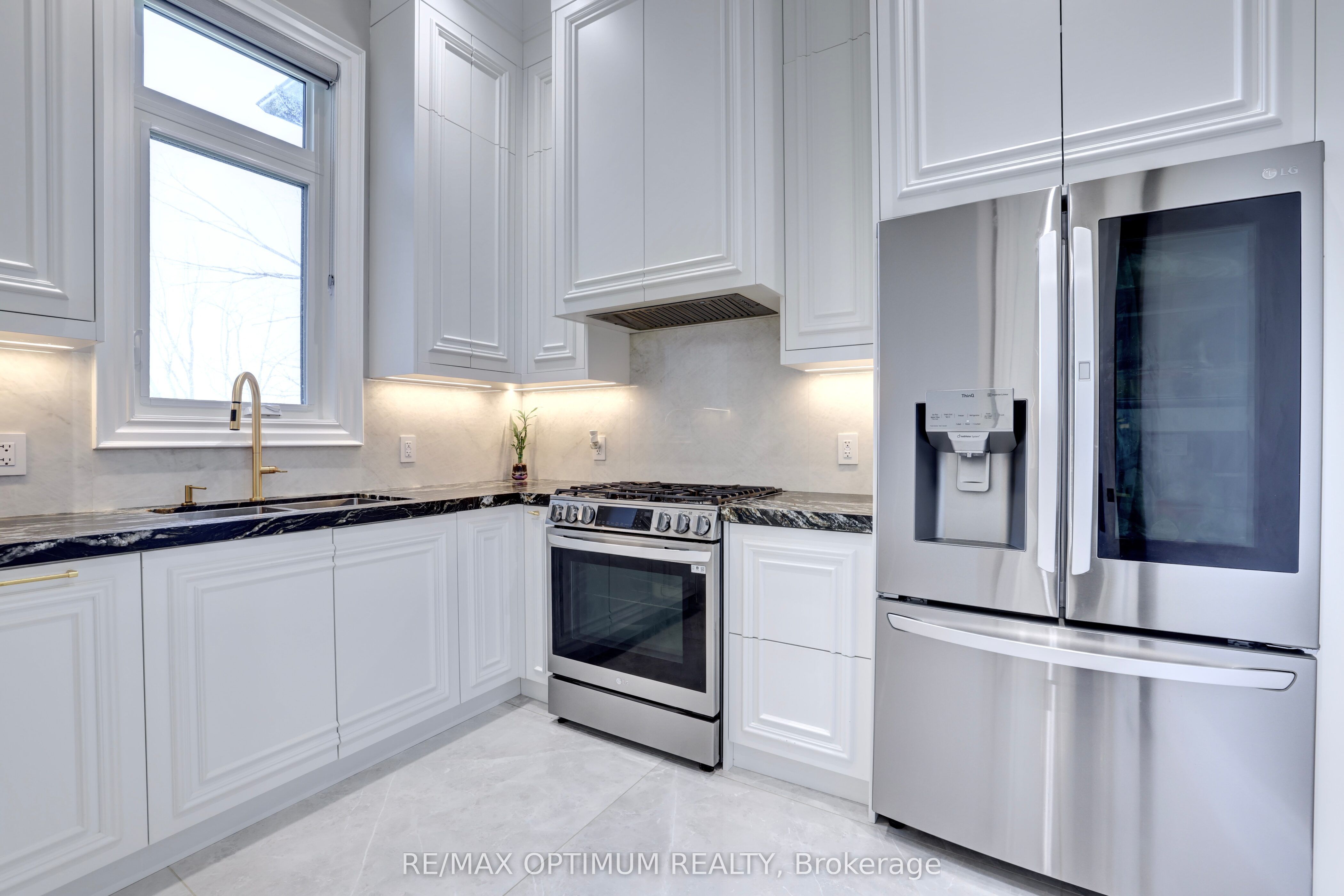 7548 Sixth Line Property Photo 14