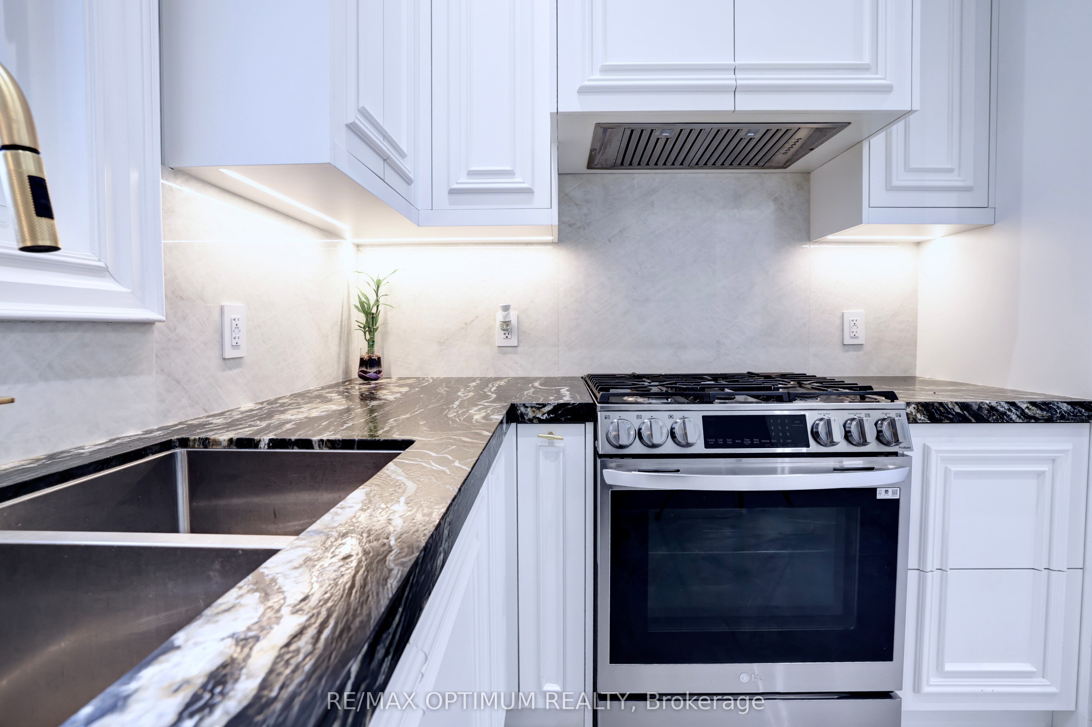 7548 Sixth Line Property Photo 15