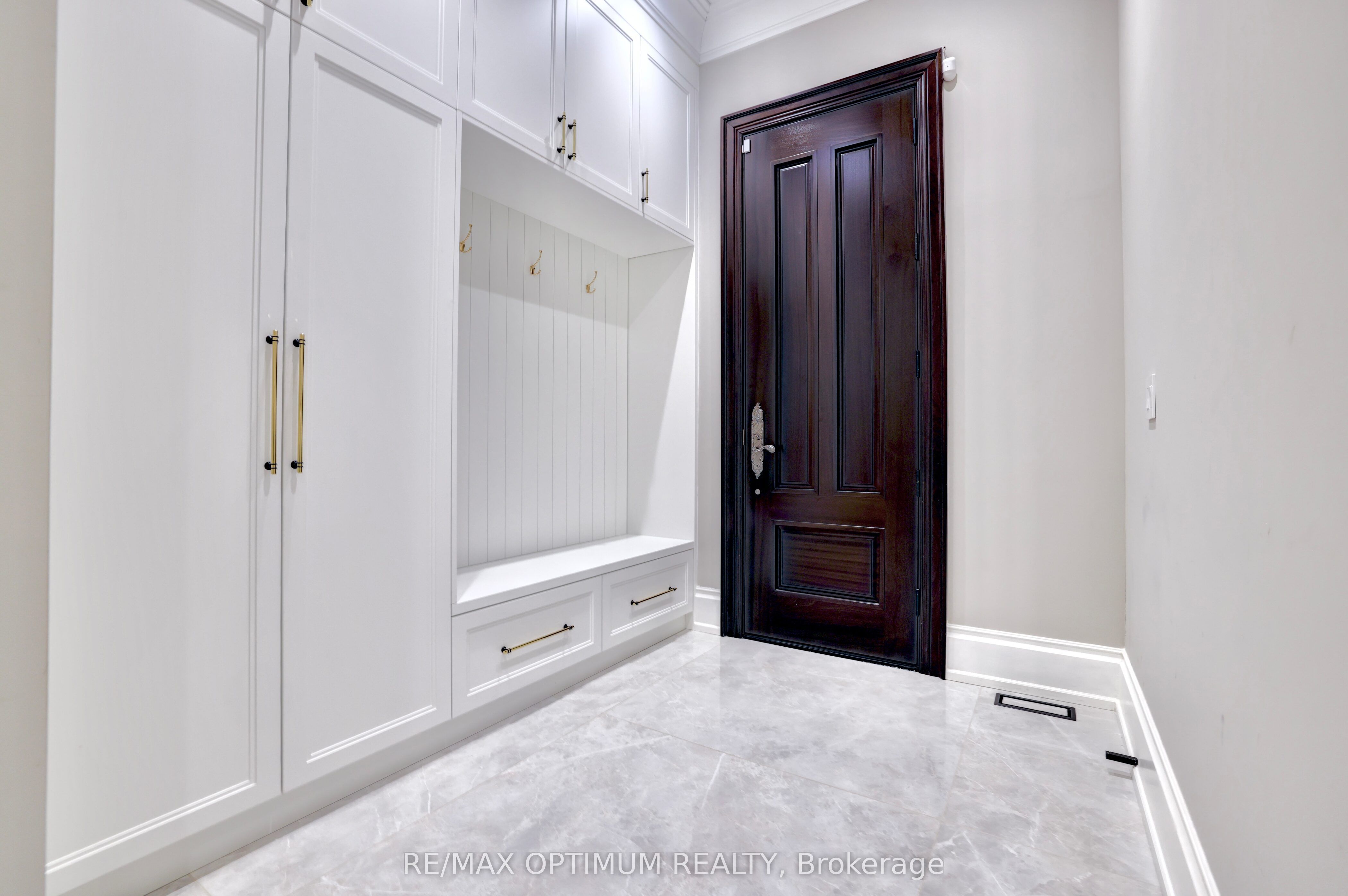 7548 Sixth Line Property Photo 17