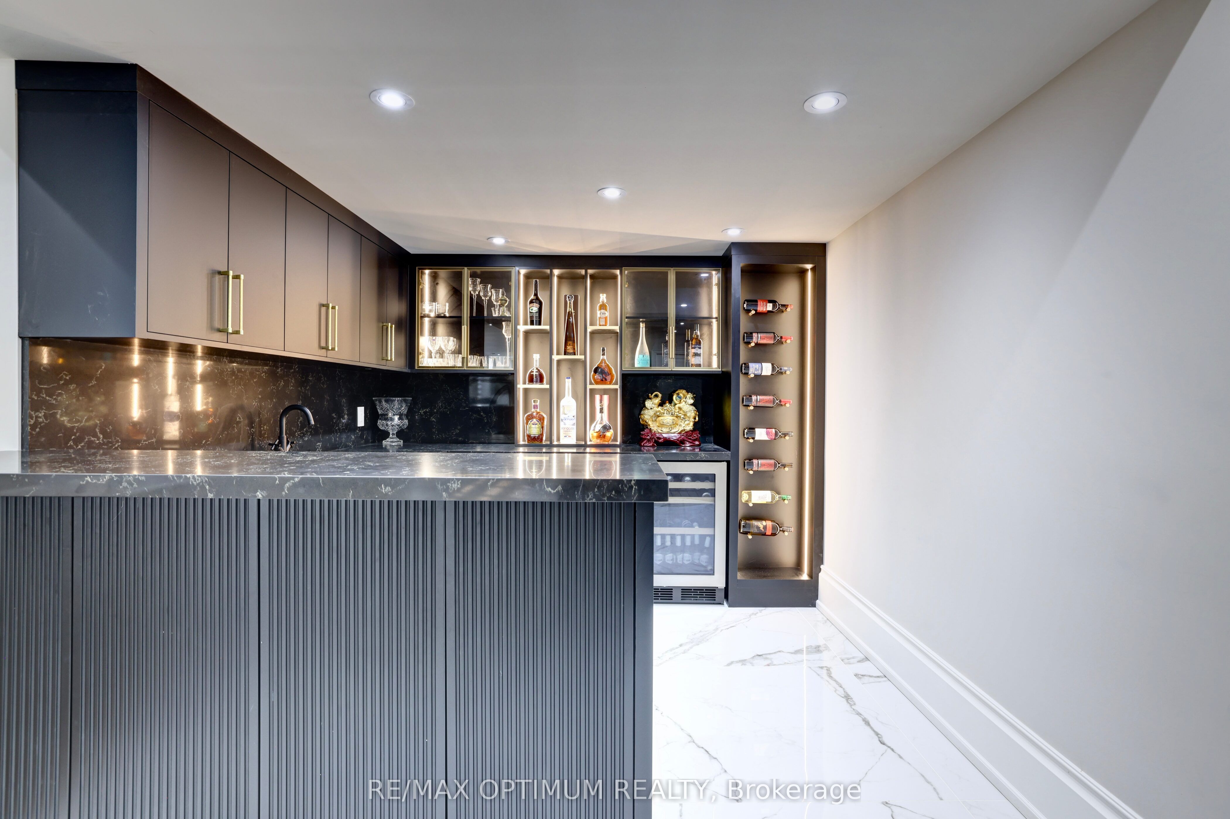 7548 Sixth Line Property Photo 40