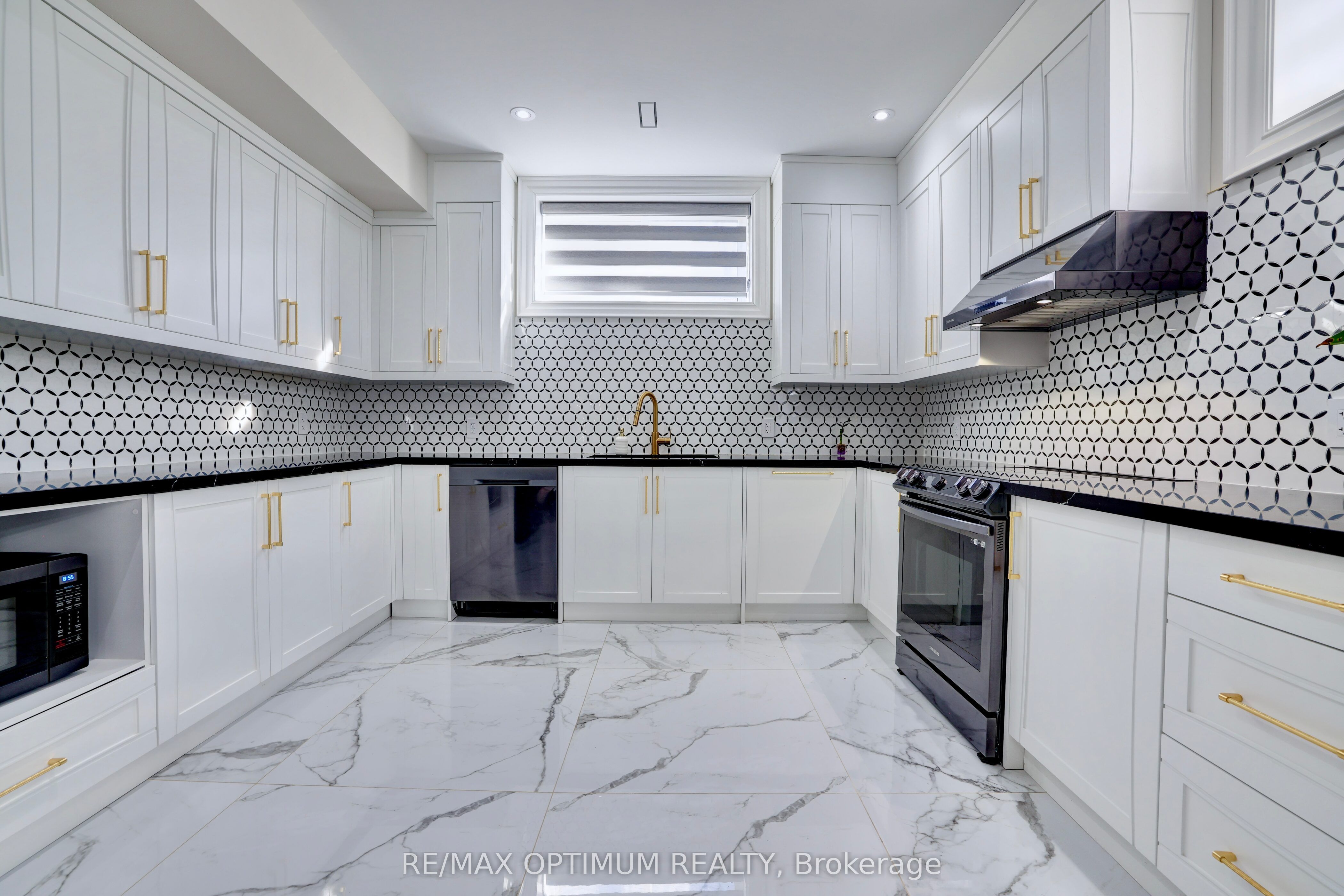 7548 Sixth Line Property Photo 43