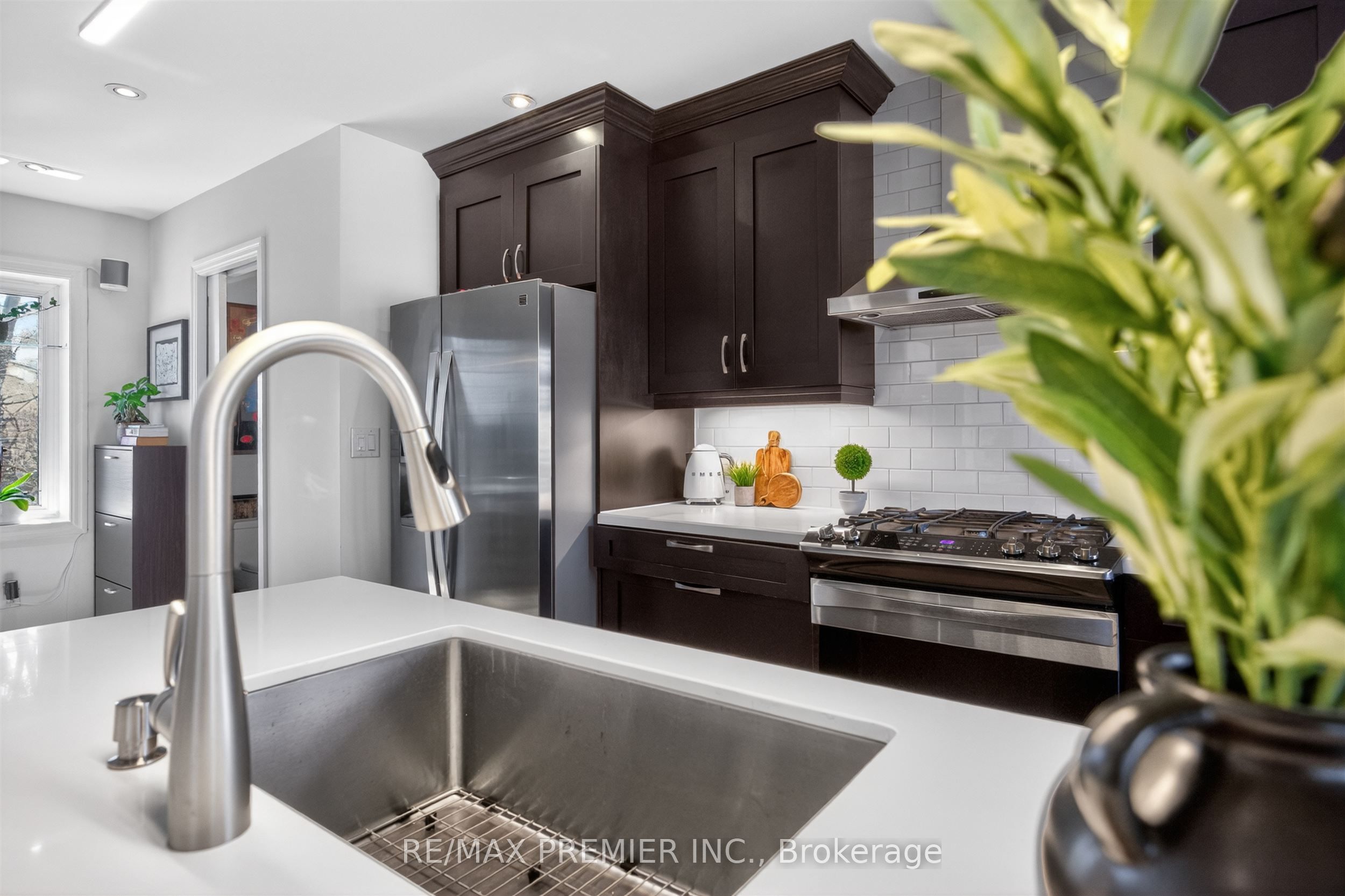 19 Park Lane Property Photo 5