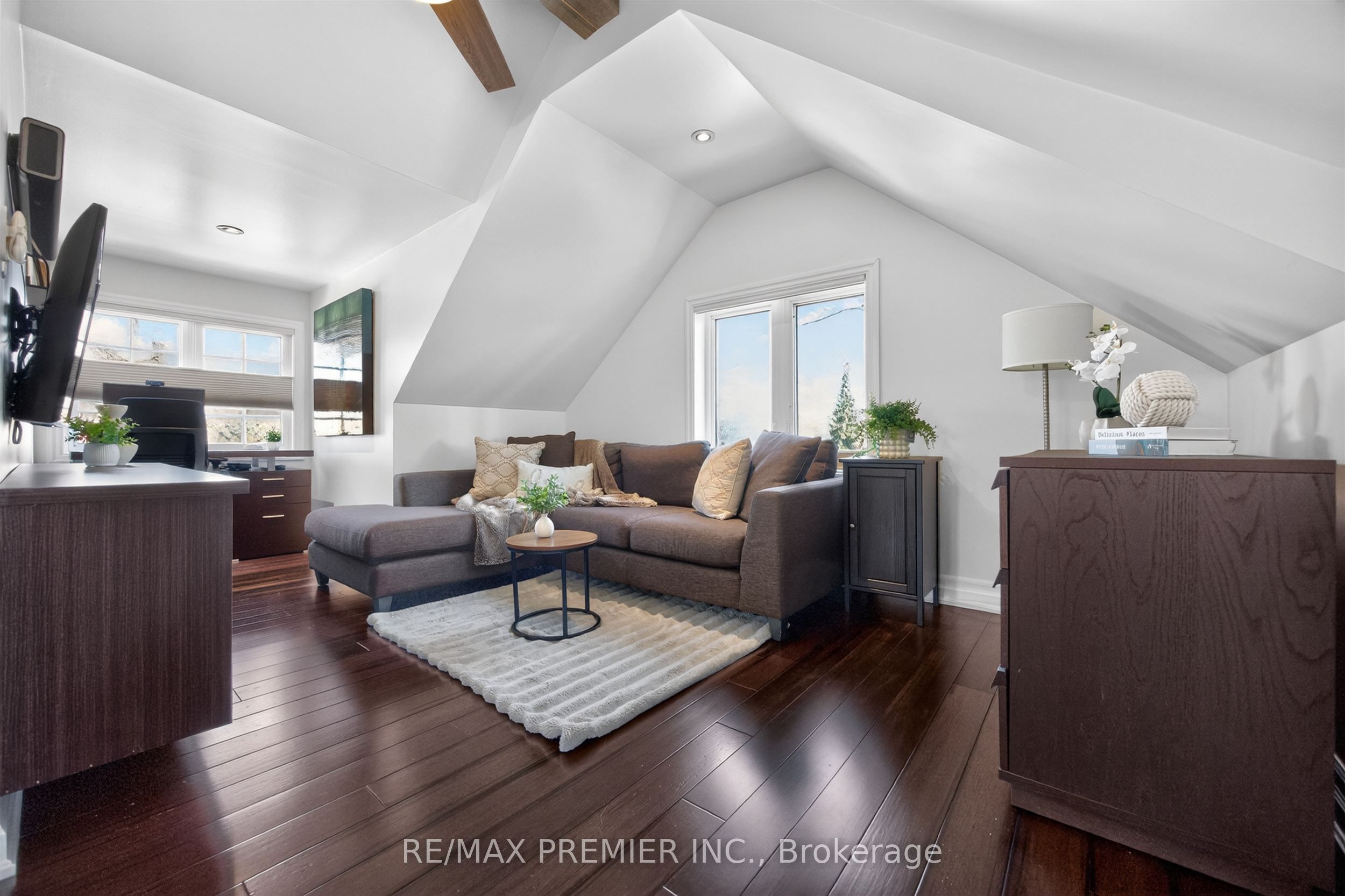 19 Park Lane Property Photo 25