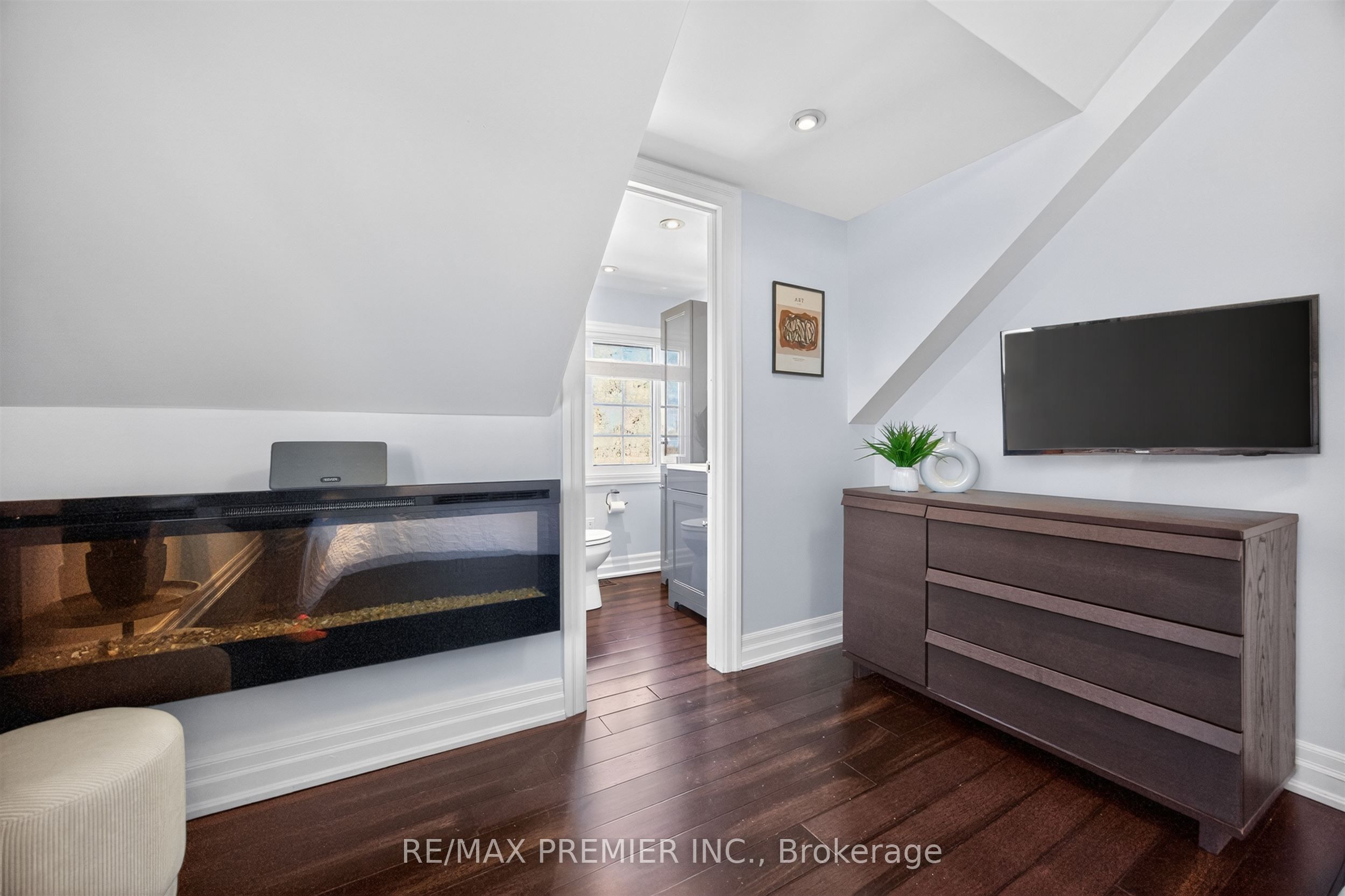 19 Park Lane Property Photo 28