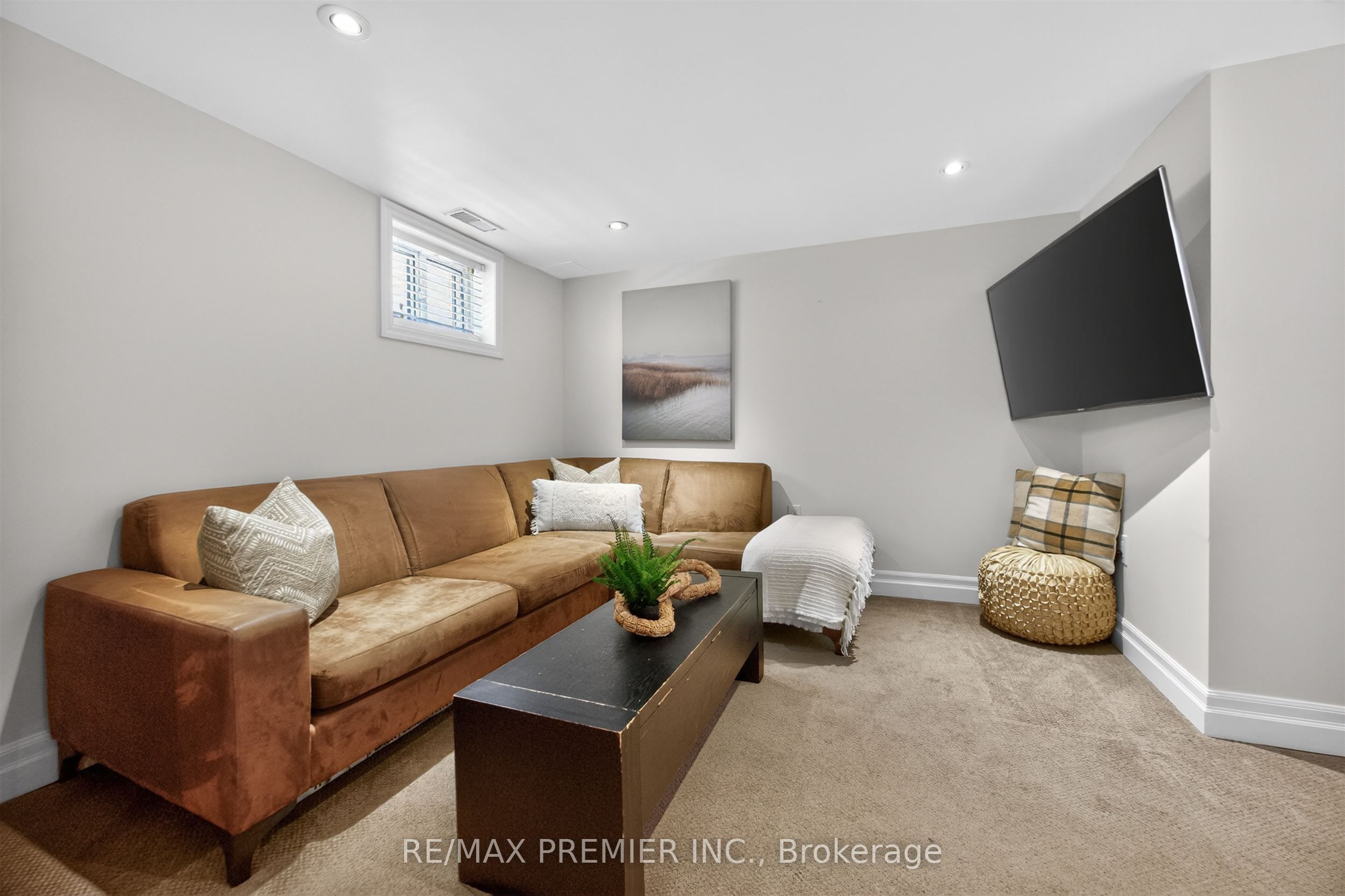 19 Park Lane Property Photo 35