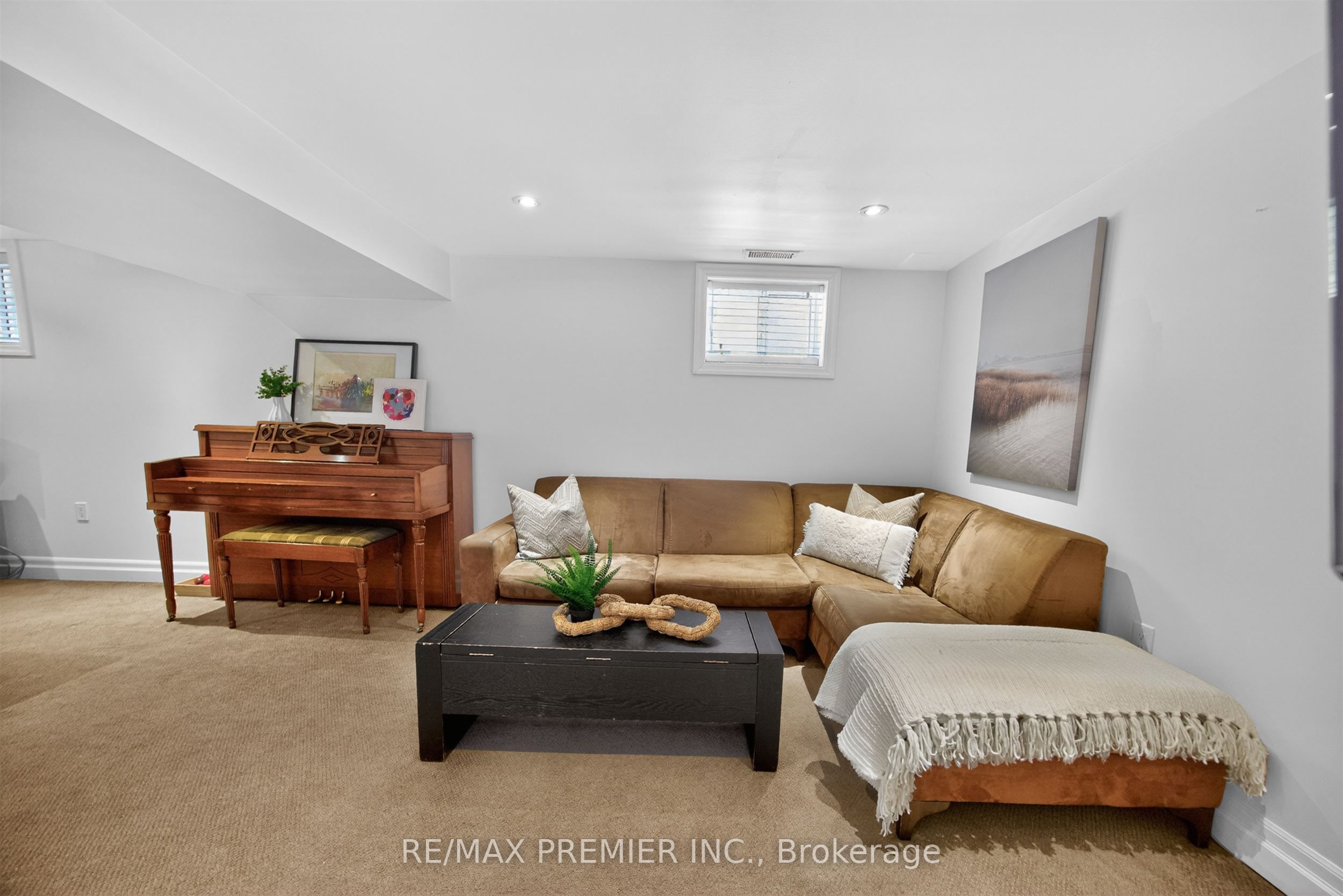 19 Park Lane Property Photo 36