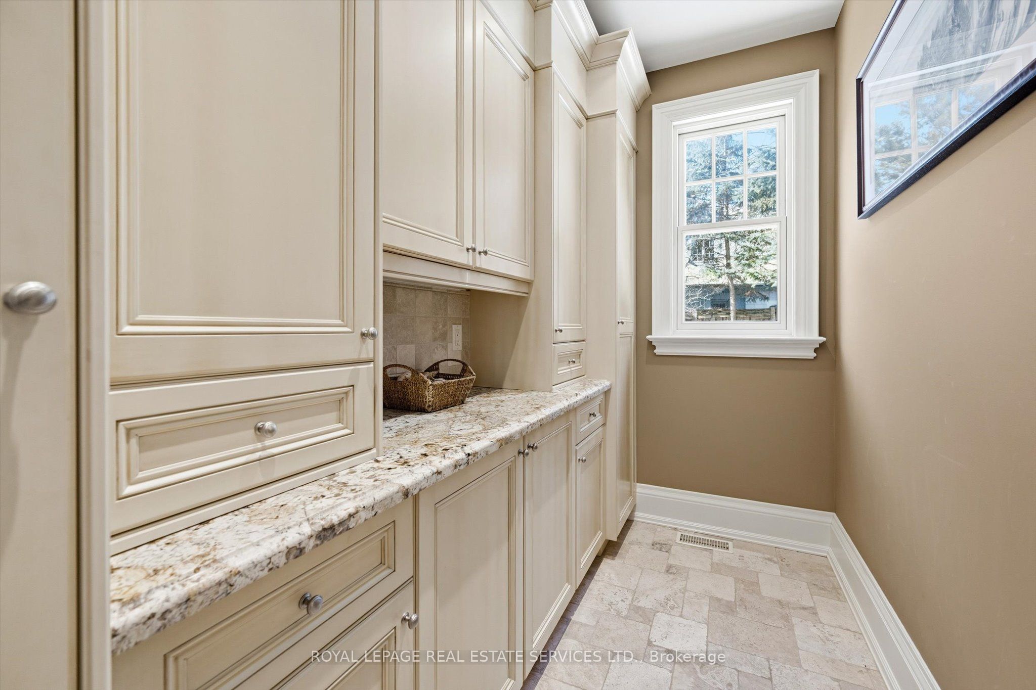 1049 Cedar Grove Boulevard Property Photo 18