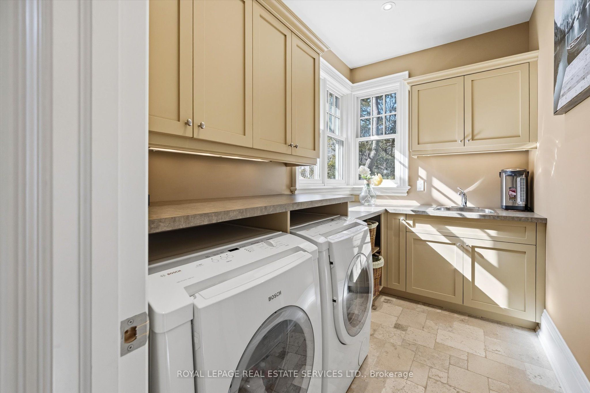 1049 Cedar Grove Boulevard Property Photo 19