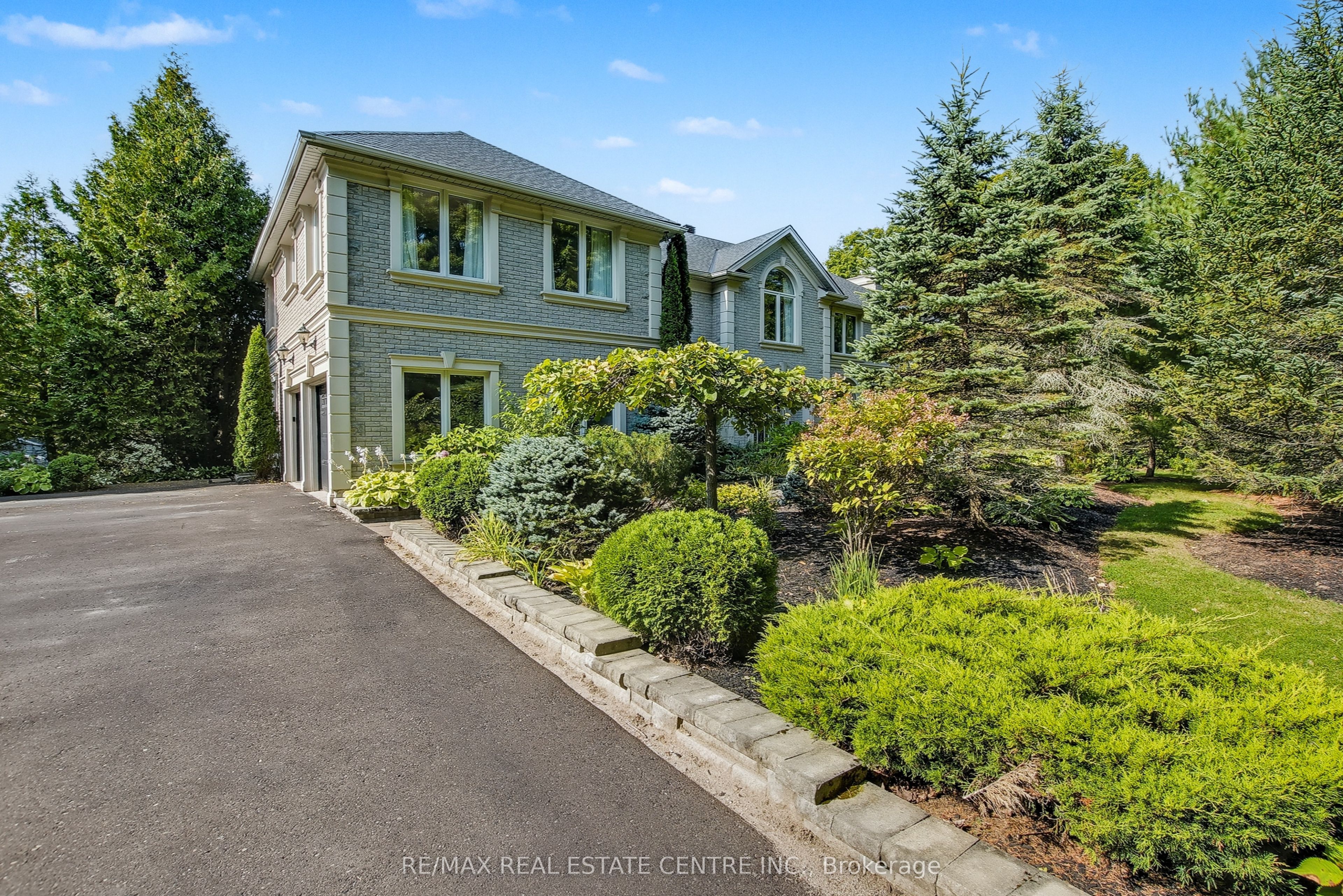 4220 Ennisclare Drive Property Photo 2