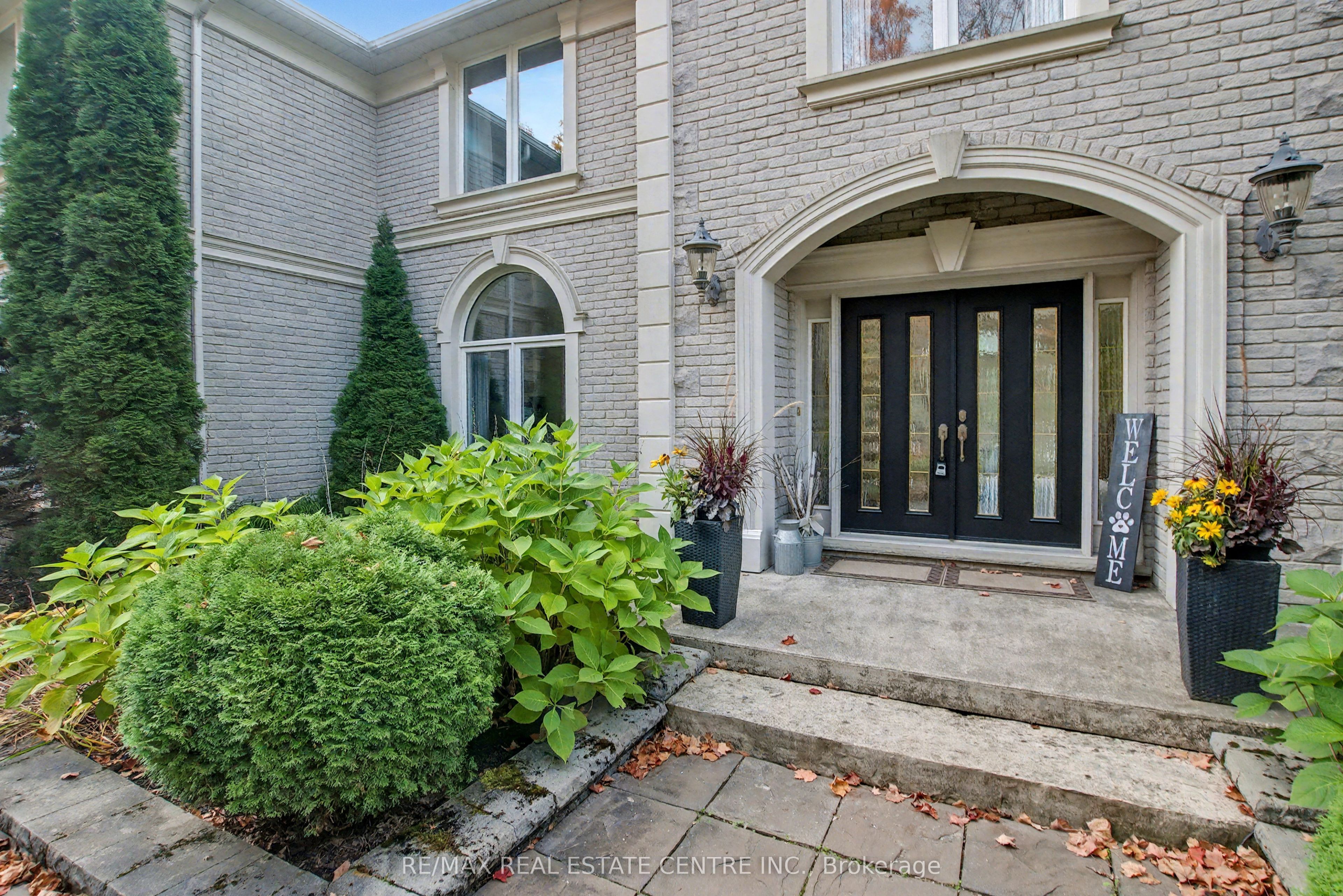 4220 Ennisclare Drive Property Photo 3