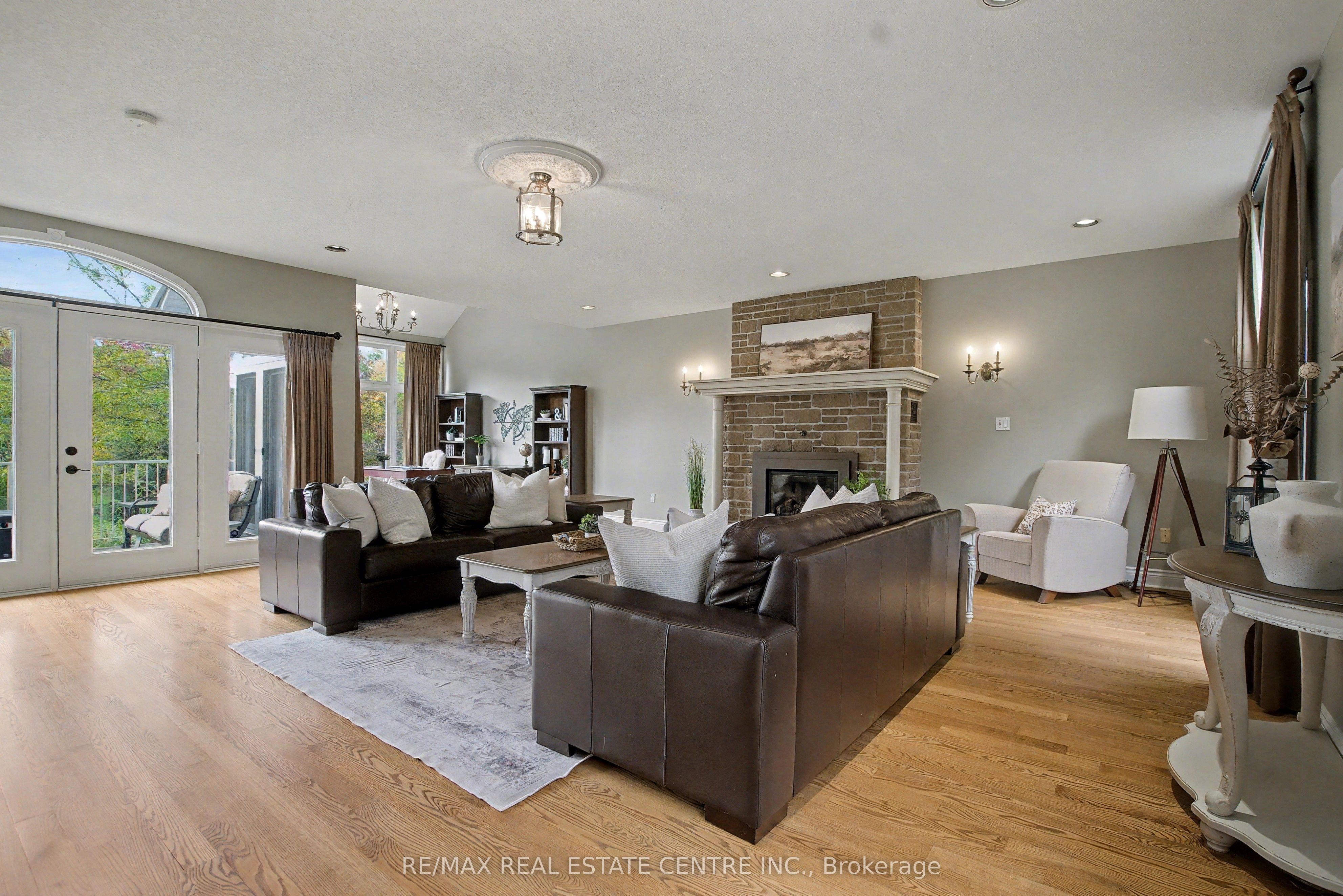 4220 Ennisclare Drive Property Photo 8