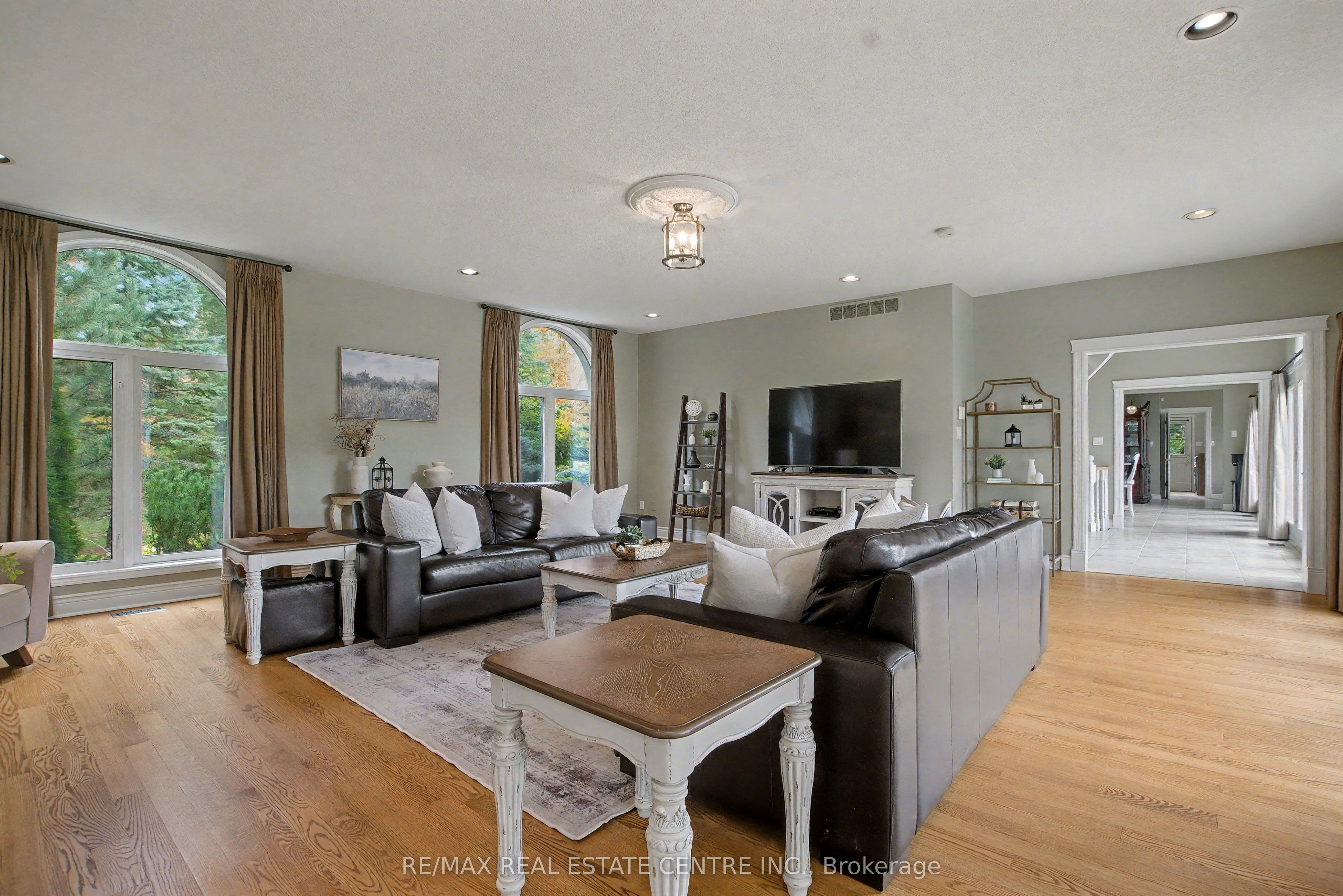 4220 Ennisclare Drive Property Photo 9