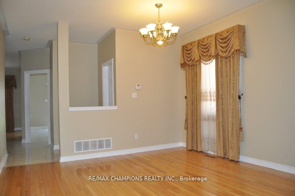 104 Masters Green Crescent Property Photo 3