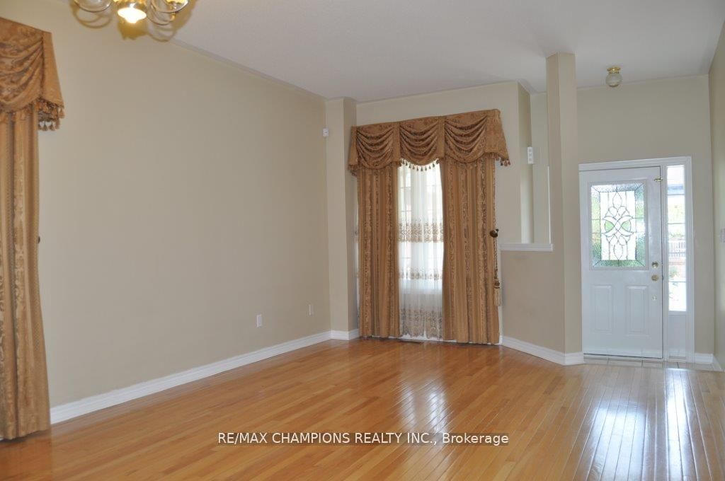 104 Masters Green Crescent Property Photo 4