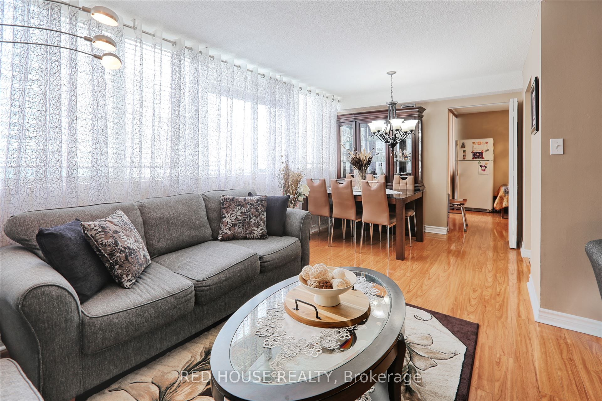 3590 Kaneff Crescent 705 Property Photo 8