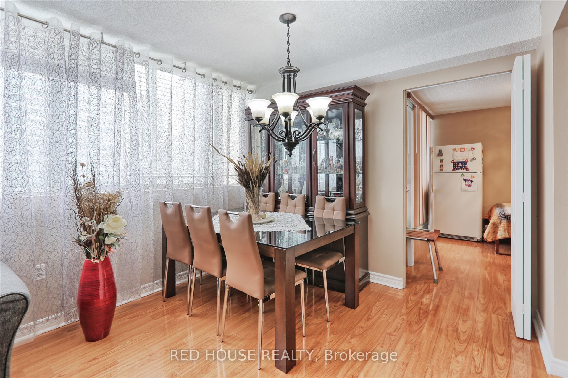 3590 Kaneff Crescent 705 Property Photo 10