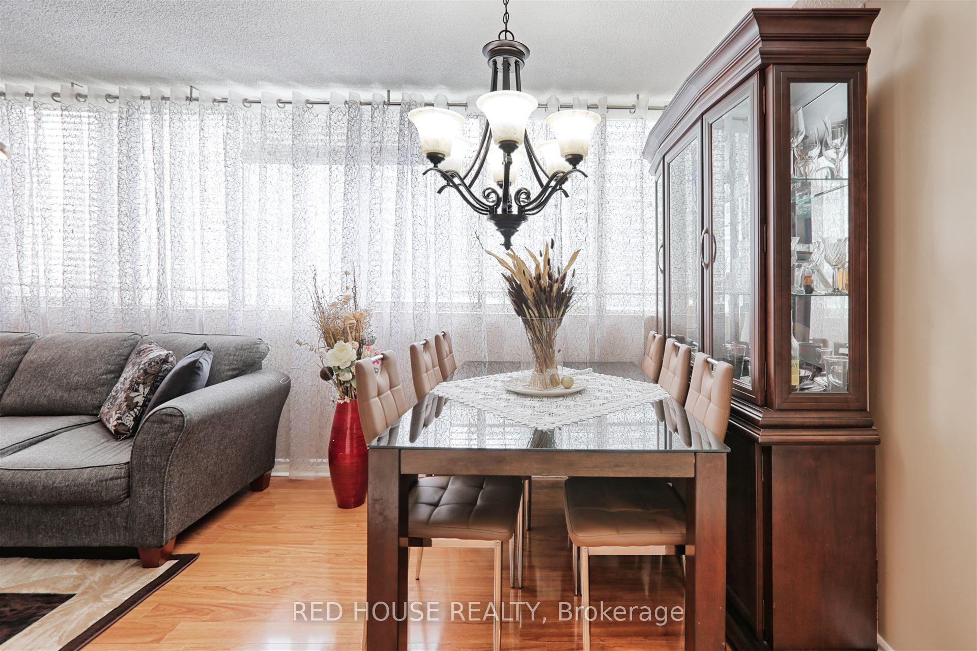 3590 Kaneff Crescent 705 Property Photo 11