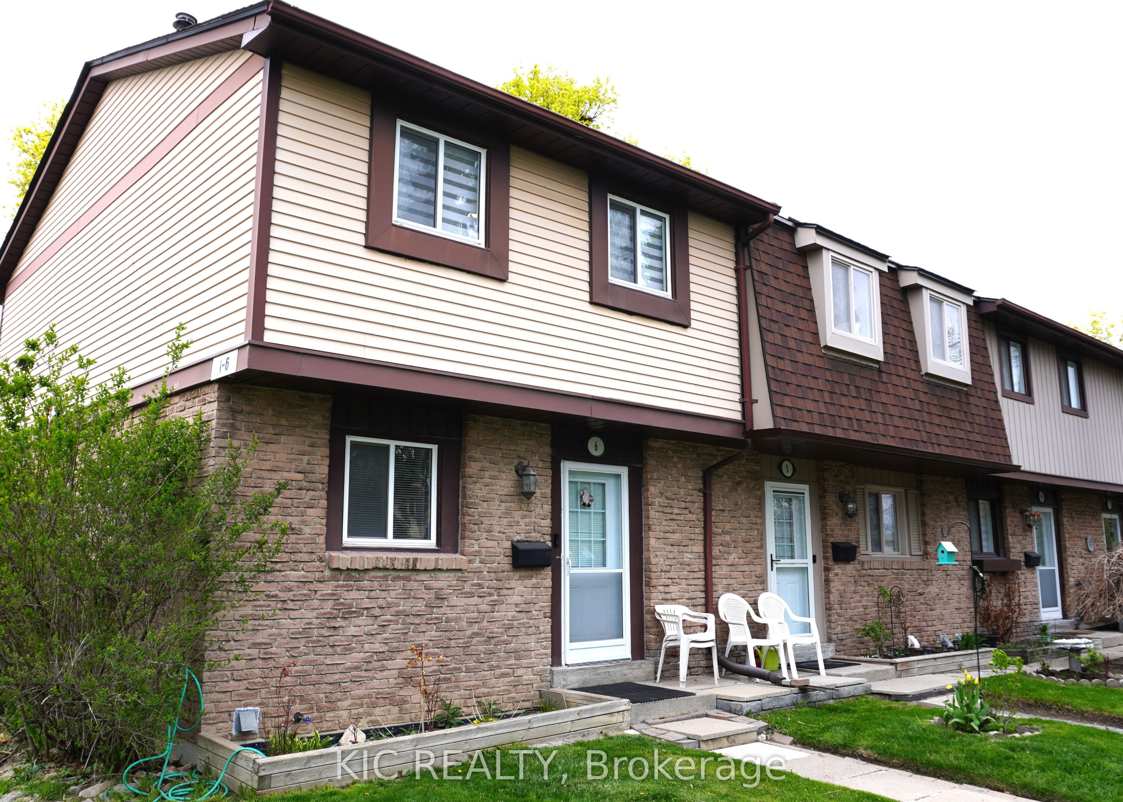 93 Hansen Road N 6 Property Photo 1