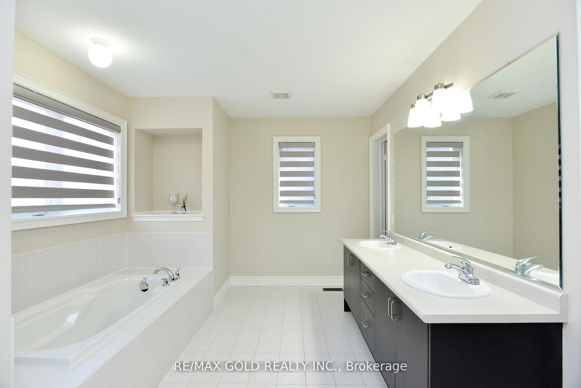42 Brookwater Crescent Property Photo 22