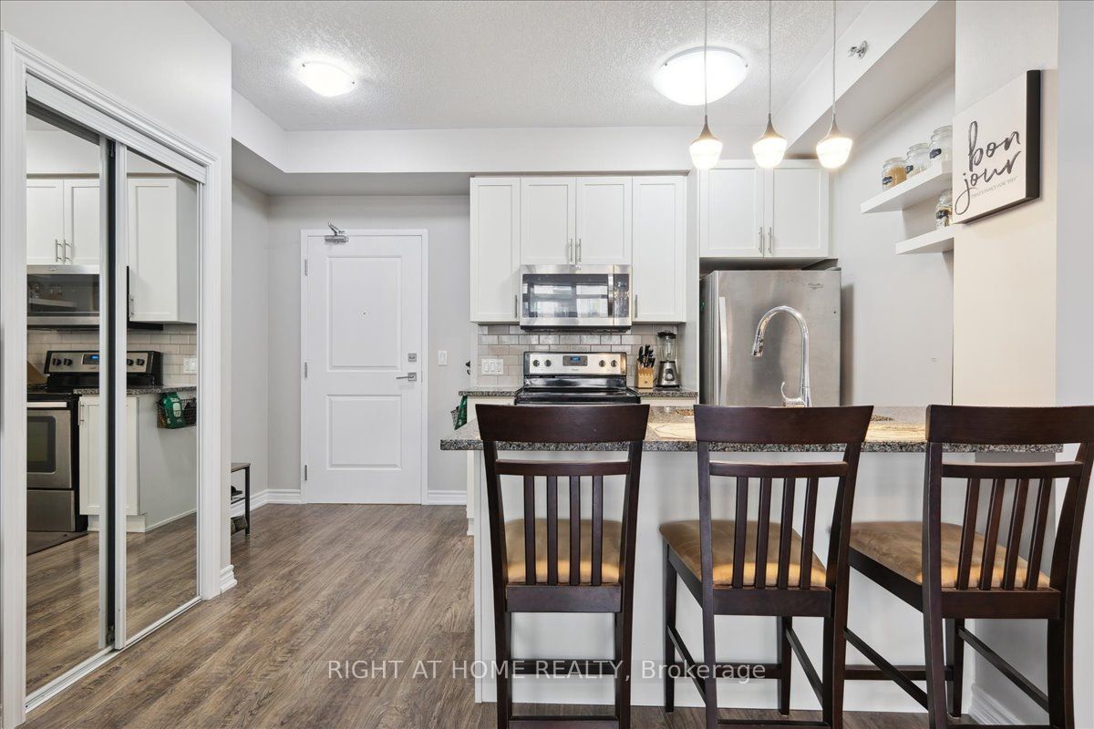 2490 Old Bronte Road 301 Property Photo 6