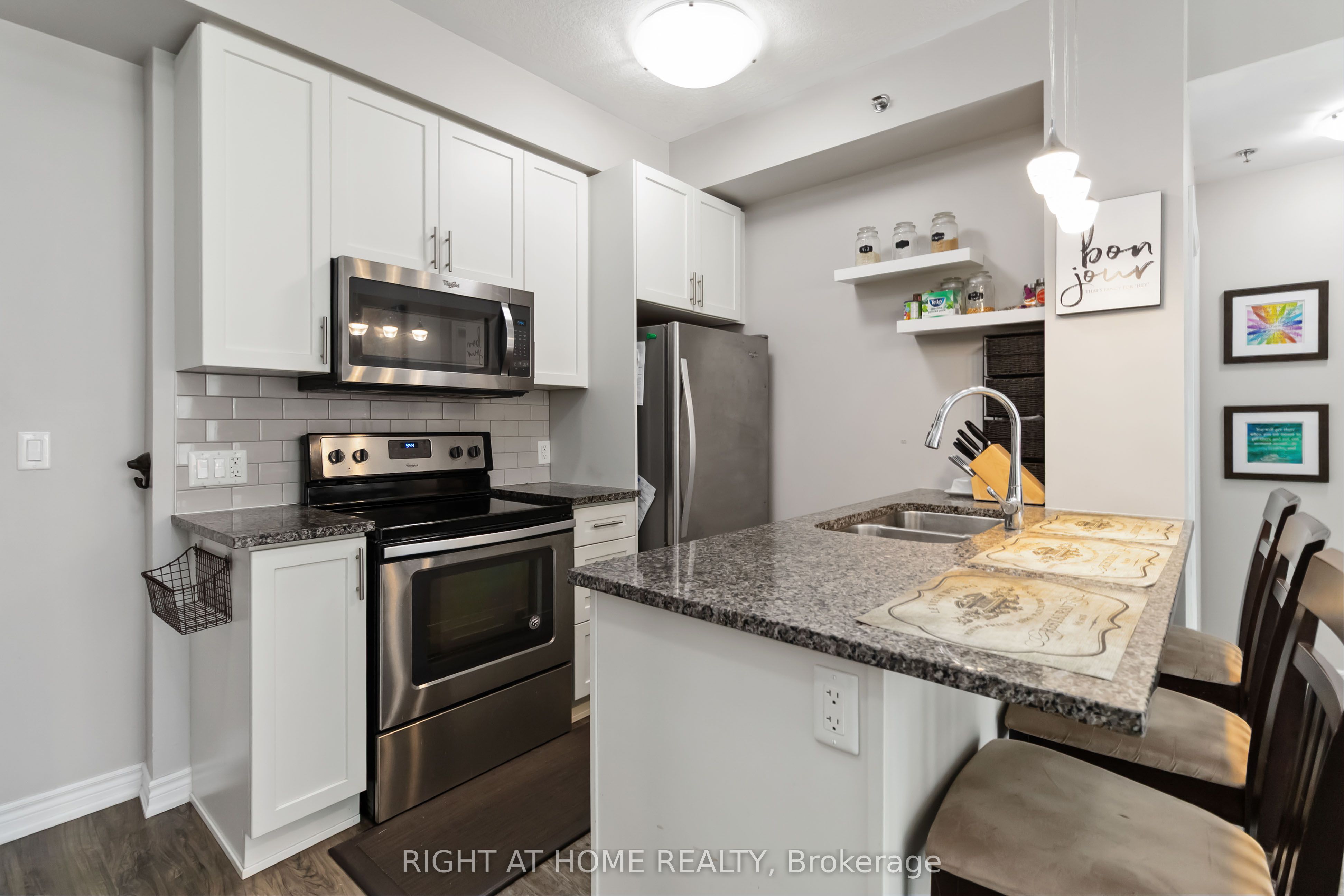 2490 Old Bronte Road 301 Property Photo 8
