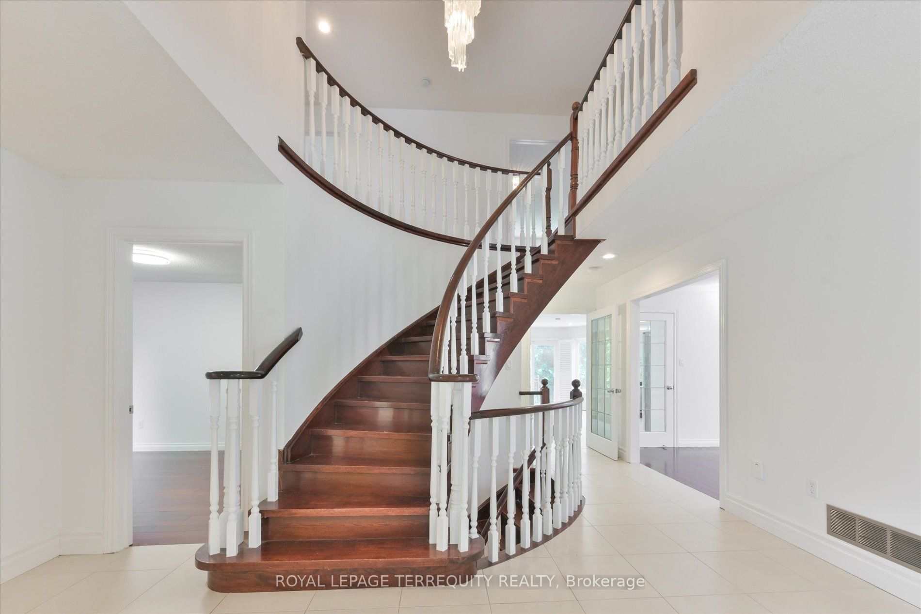 2216 Dunvegan Avenue Property Photo 4