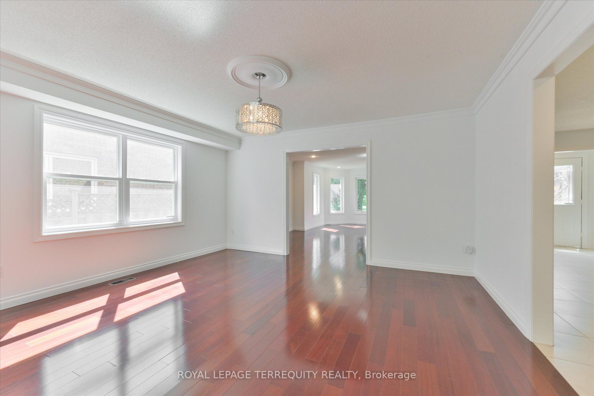 2216 Dunvegan Avenue Property Photo 8
