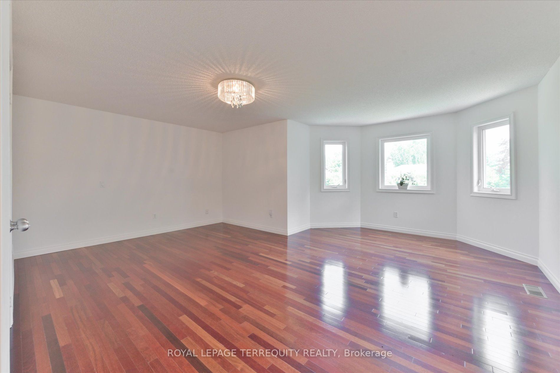 2216 Dunvegan Avenue Property Photo 21