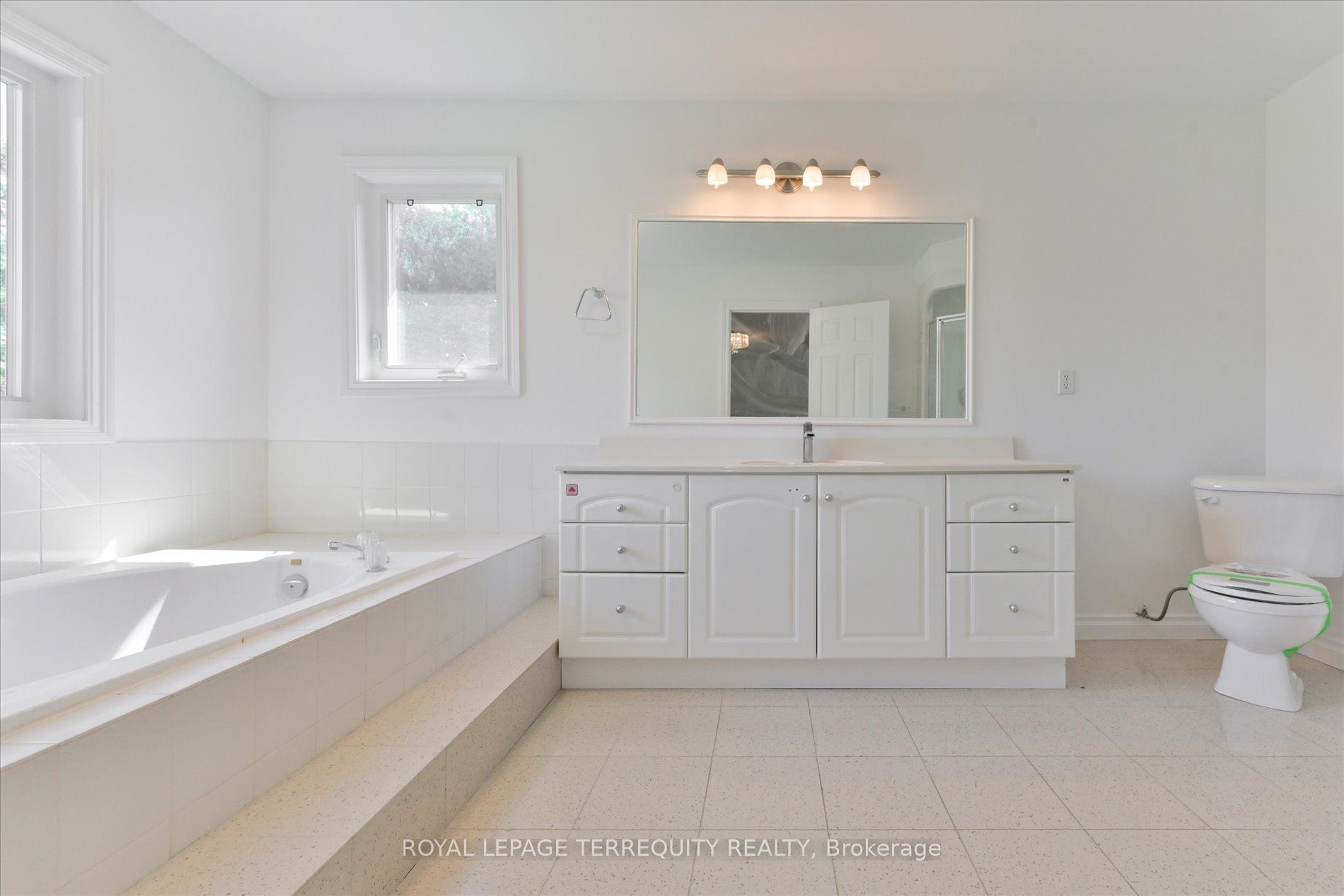 2216 Dunvegan Avenue Property Photo 24