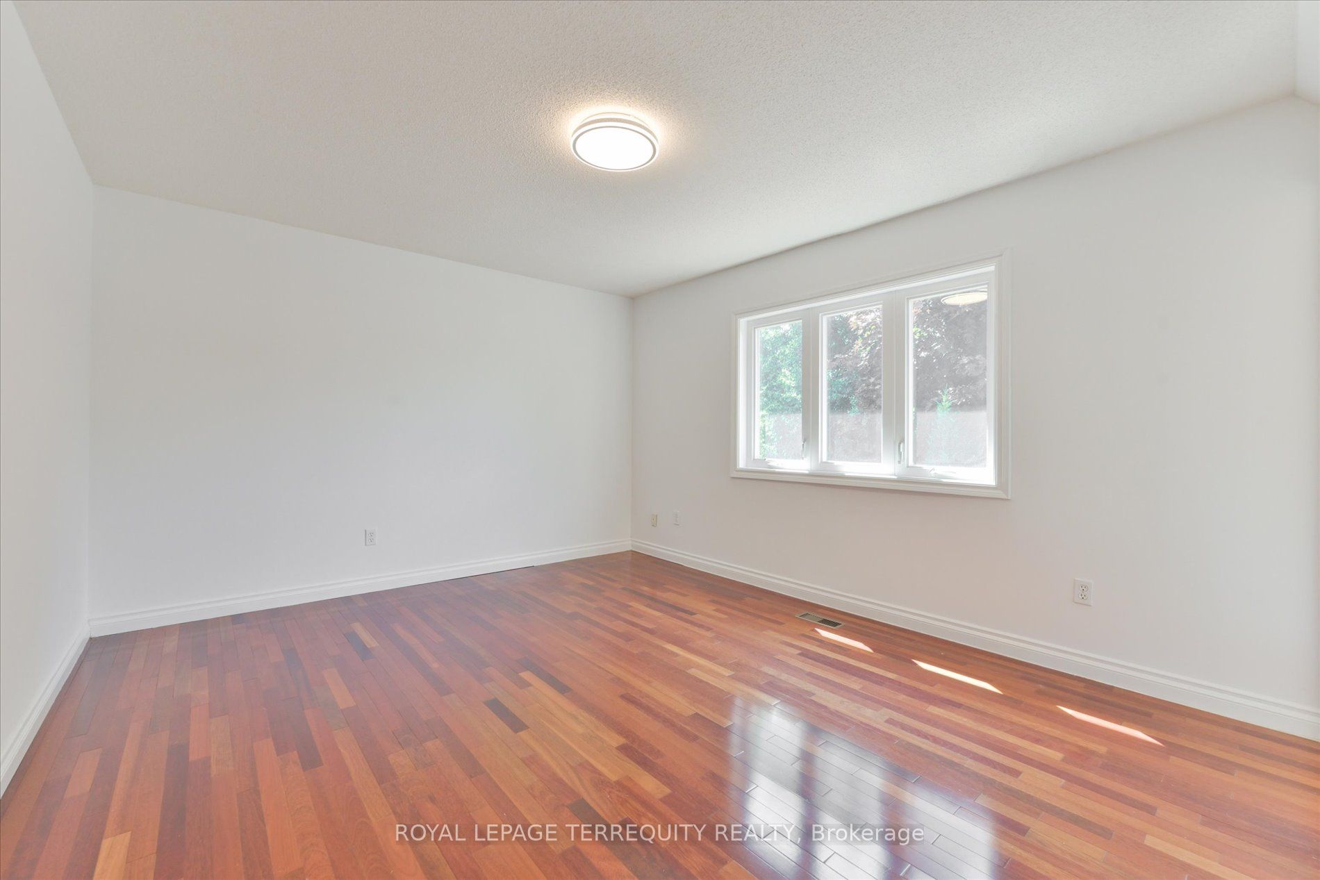 2216 Dunvegan Avenue Property Photo 26