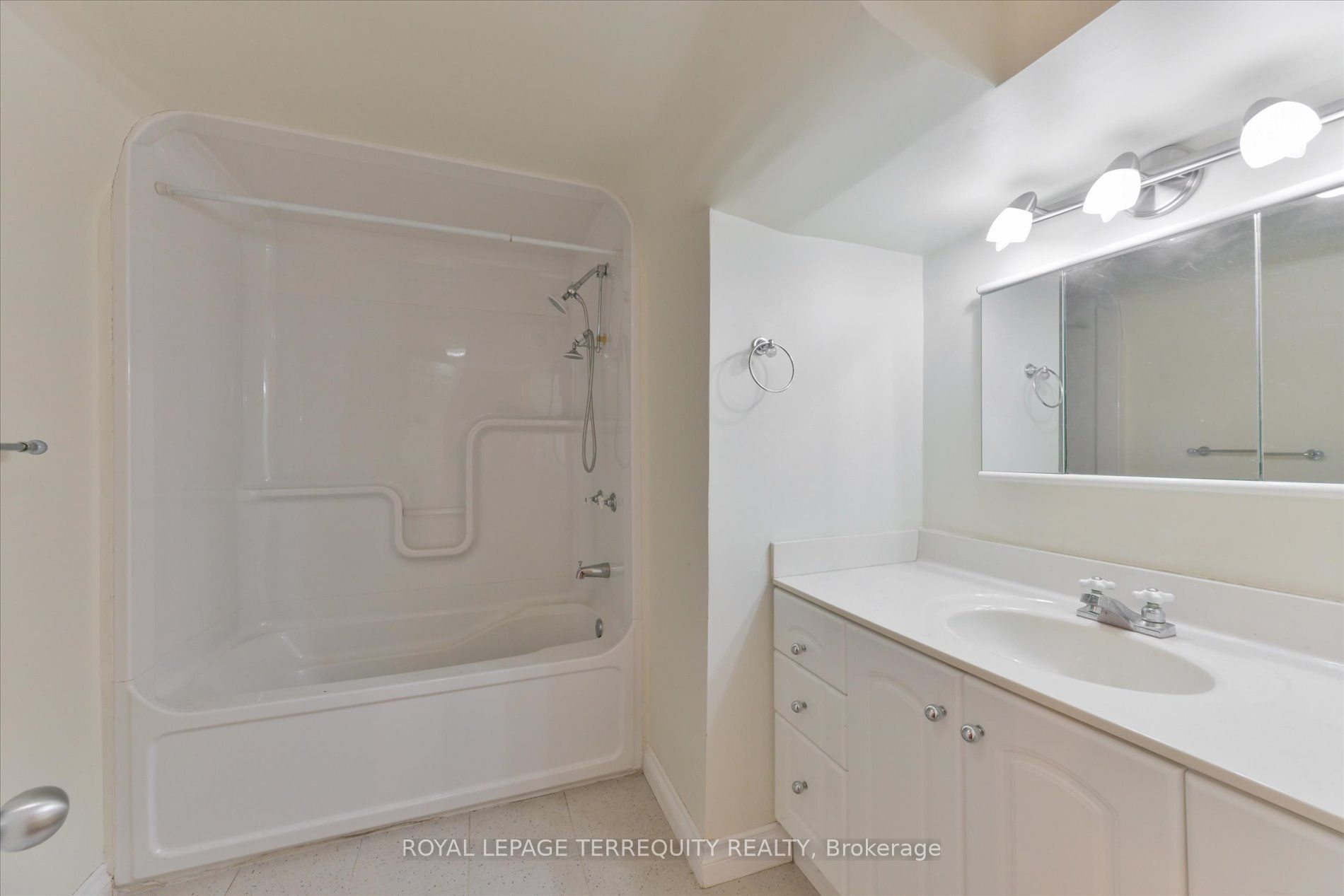 2216 Dunvegan Avenue Property Photo 38