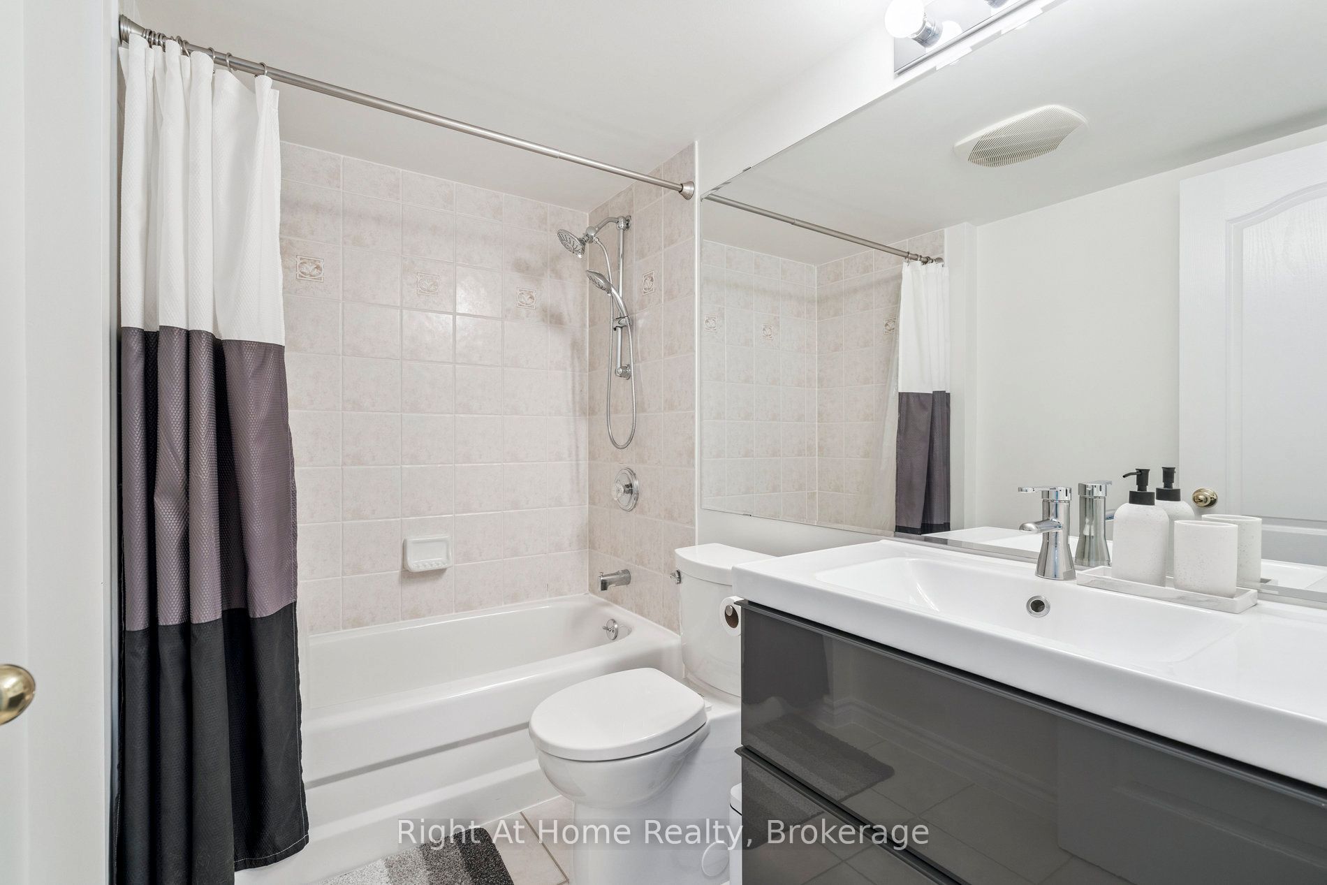 2111 Lake Shore Boulevard W 605 Property Photo 17