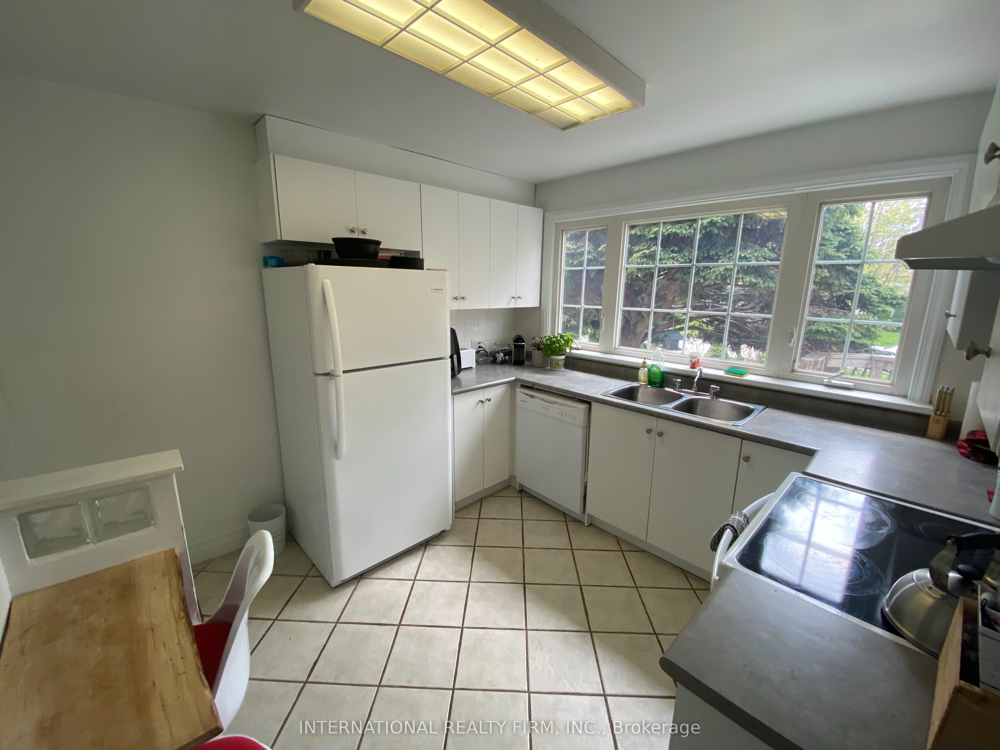 2143 Grange Drive Property Photo 6