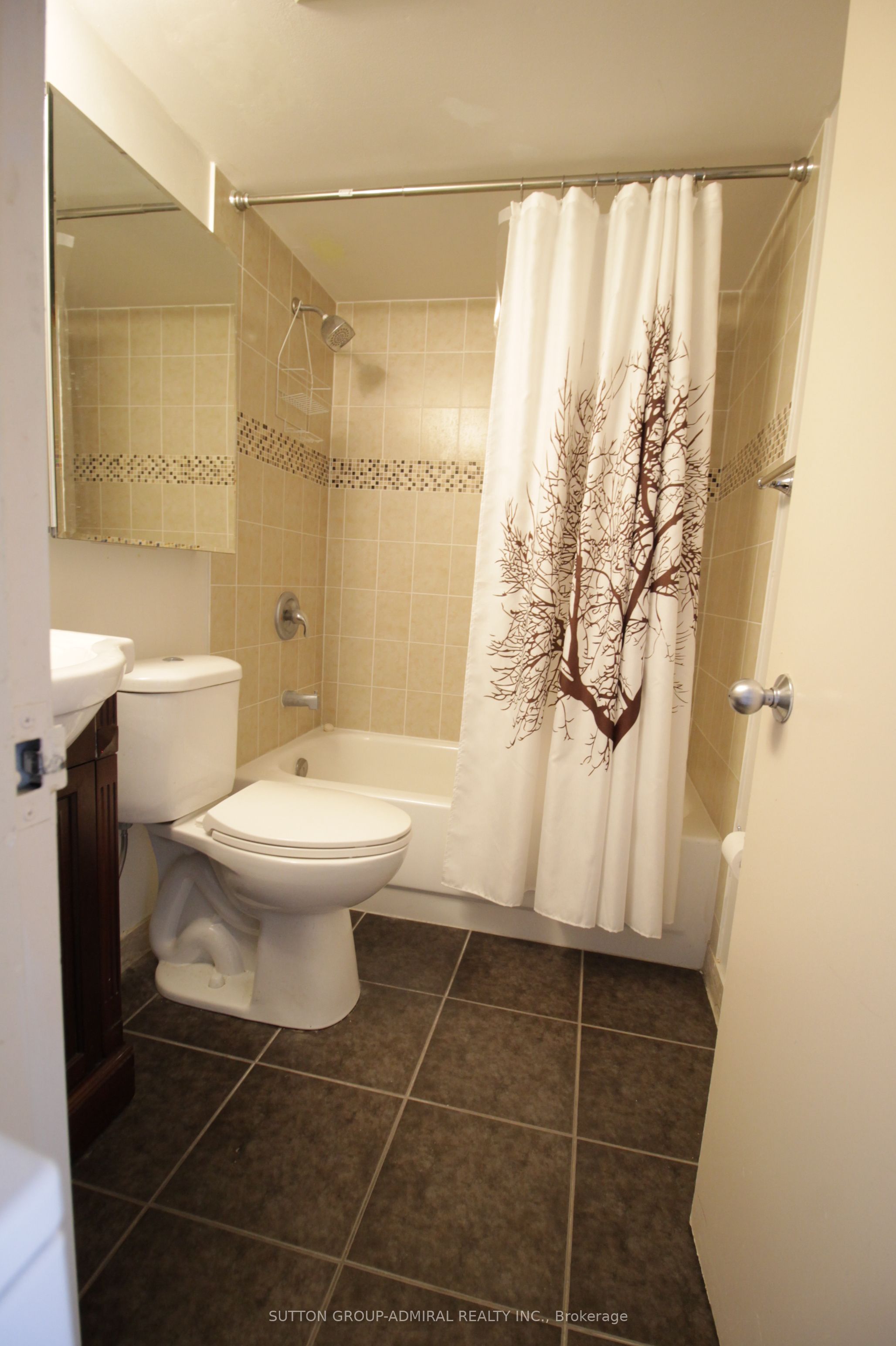 41 Markbrook Lane 610 Property Photo 7
