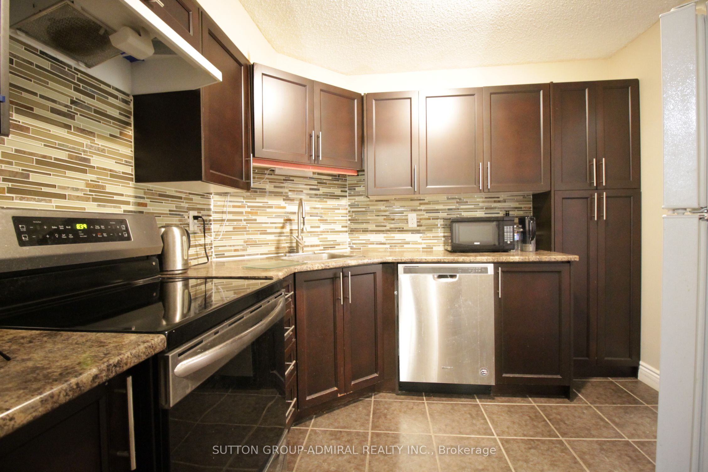 41 Markbrook Lane 610 Property Photo 16