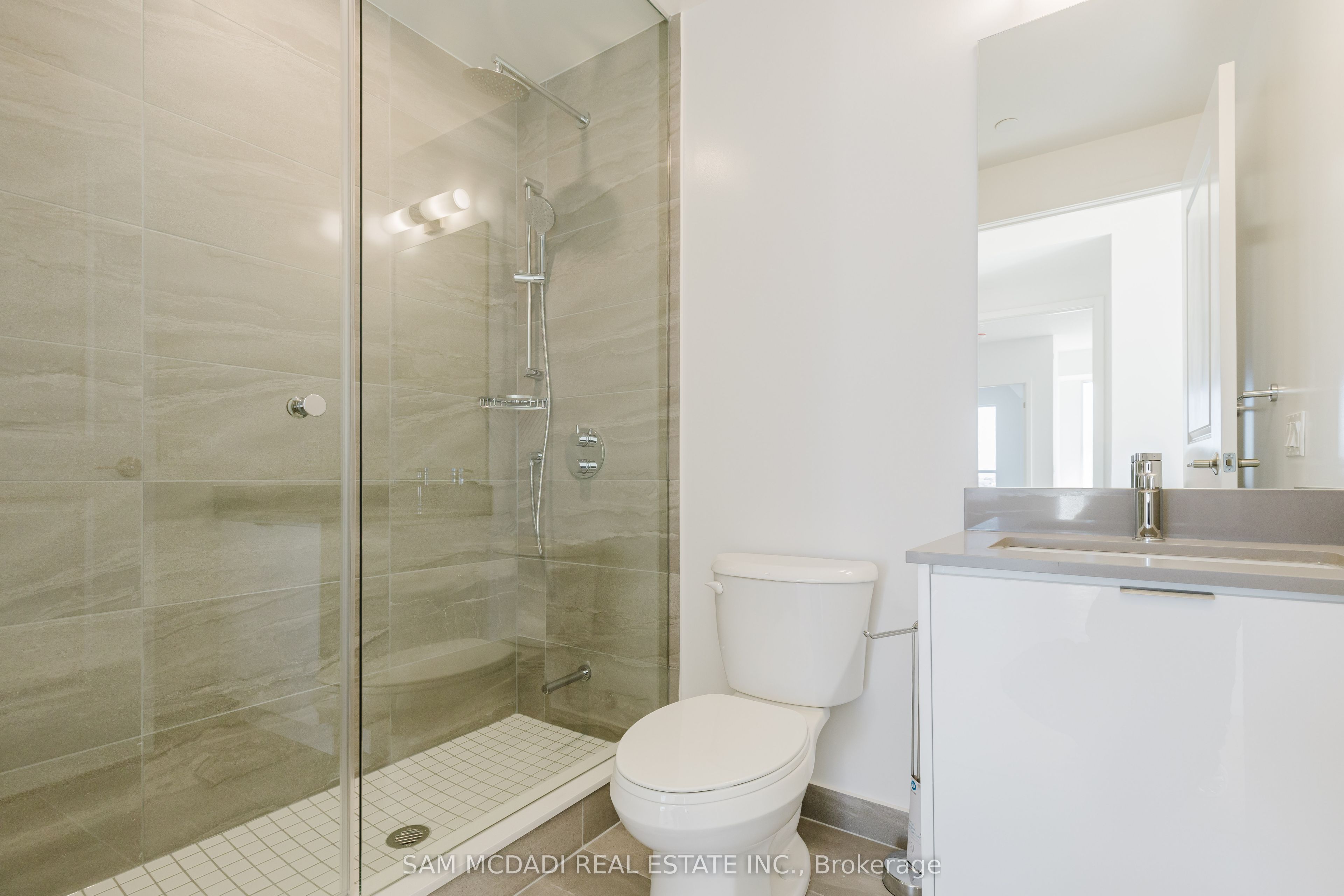202 Burnhamthorpe Road E 2003 Property Photo 4