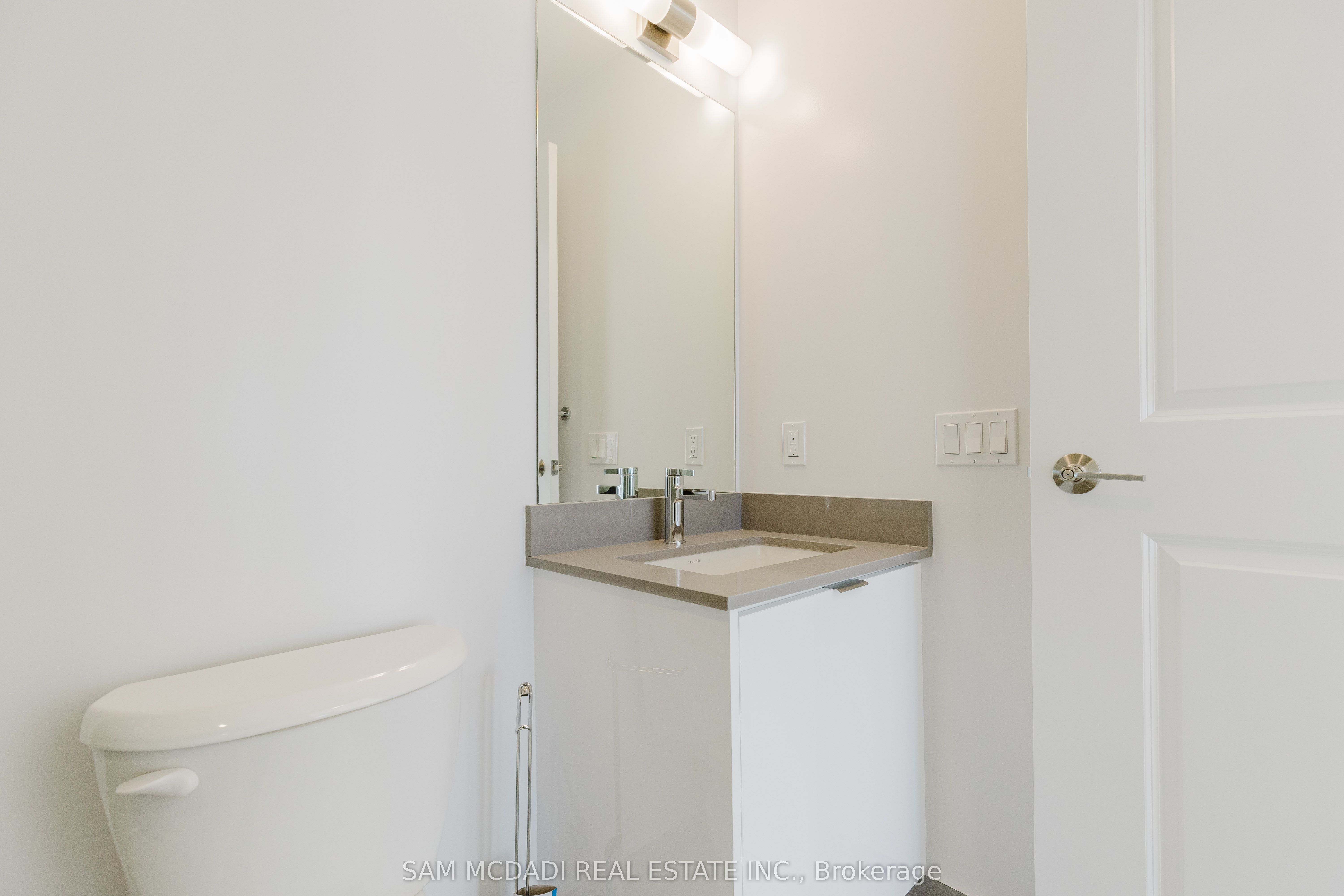 202 Burnhamthorpe Road E 2003 Property Photo 5