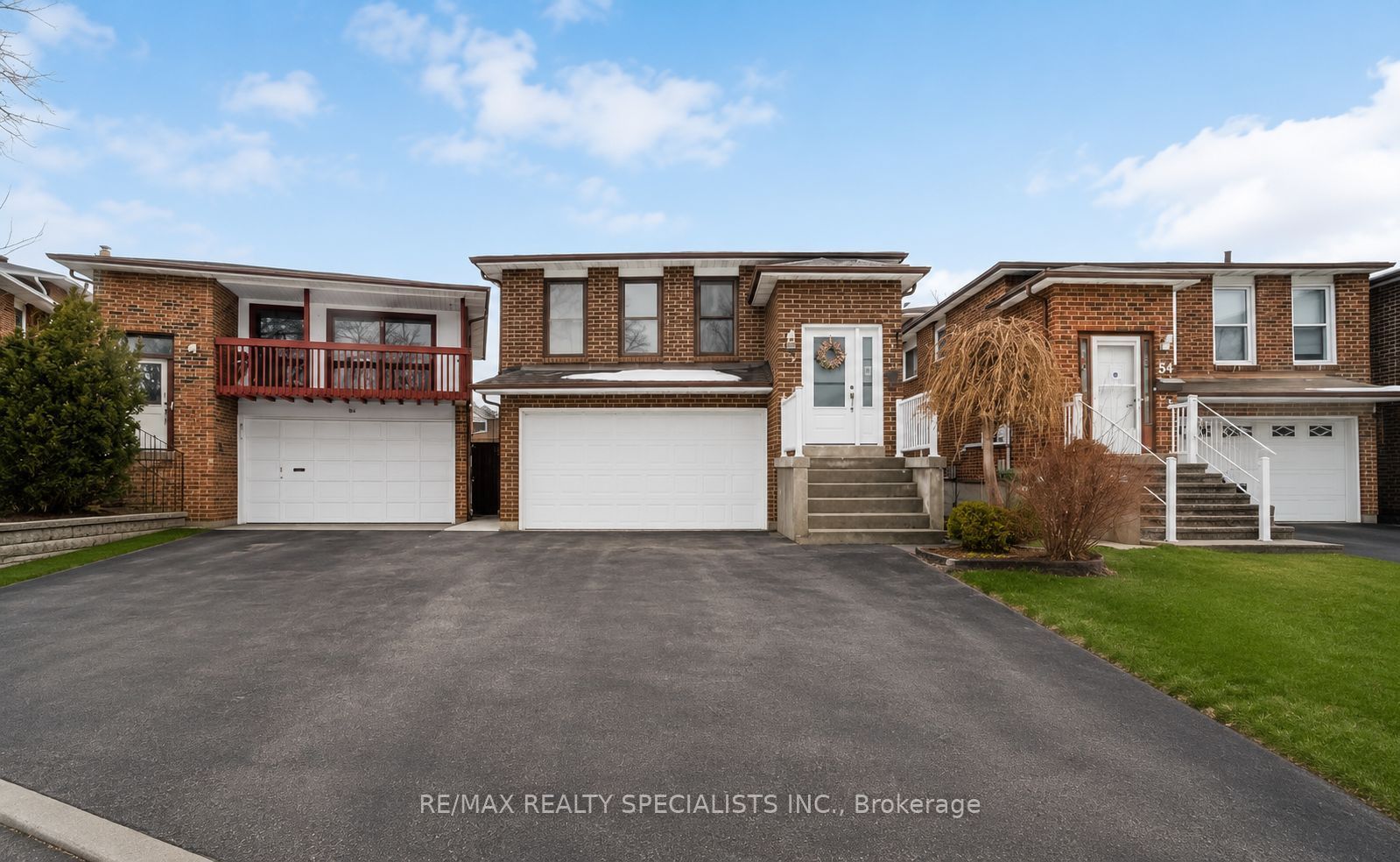 52 Maplehurst Square Property Photo 1