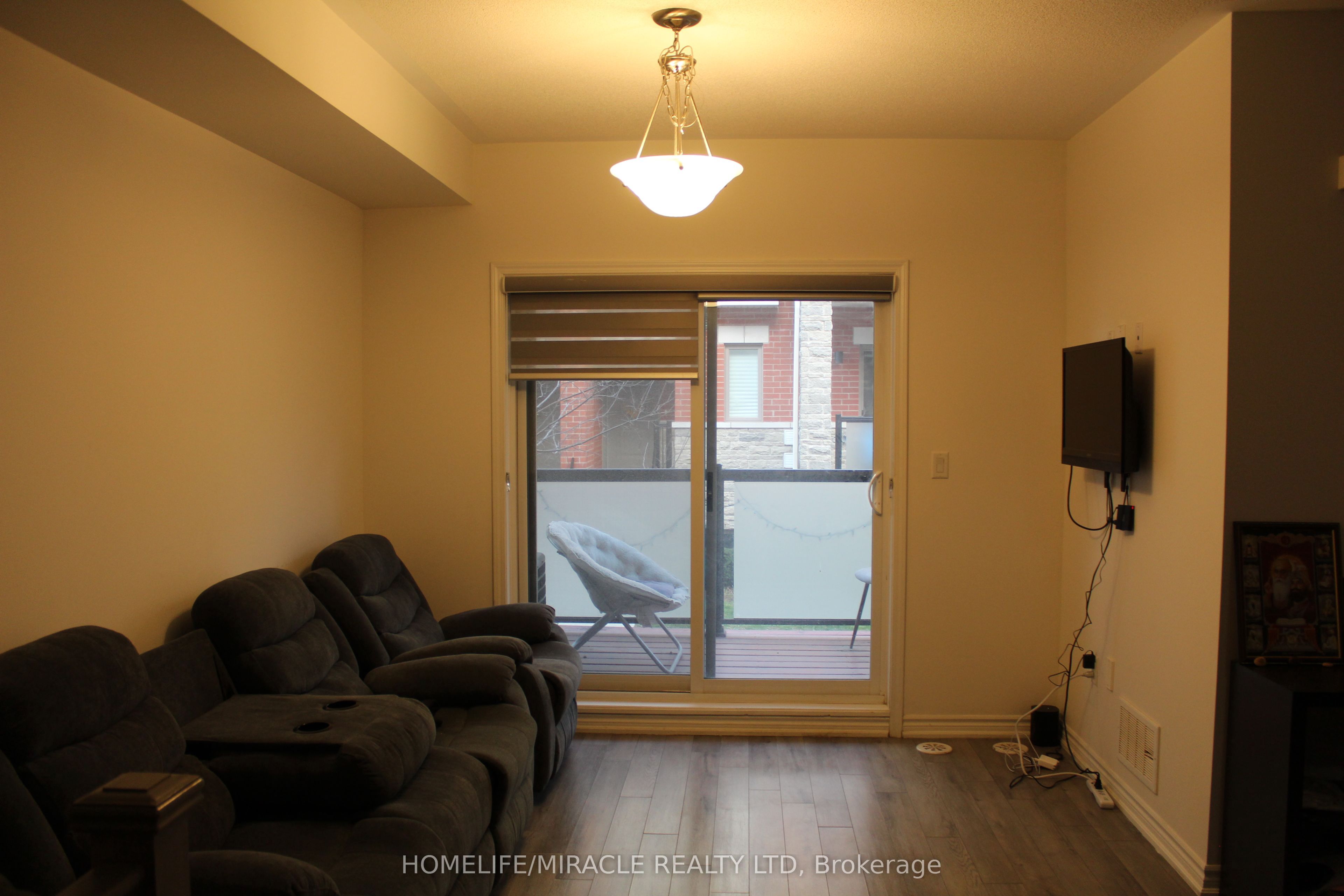 240 Lagerfeld Drive 5 Property Photo 6