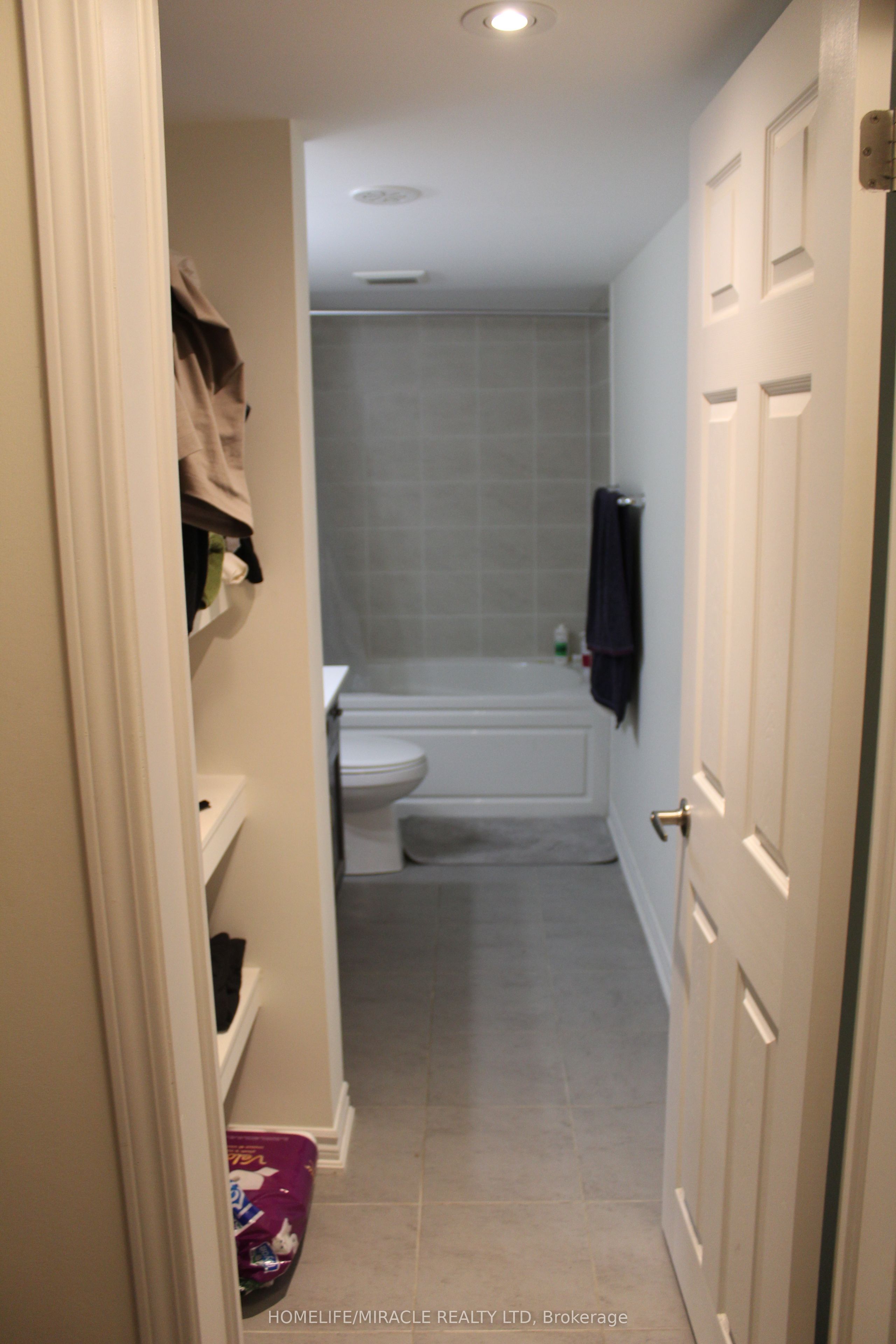 240 Lagerfeld Drive 5 Property Photo 12