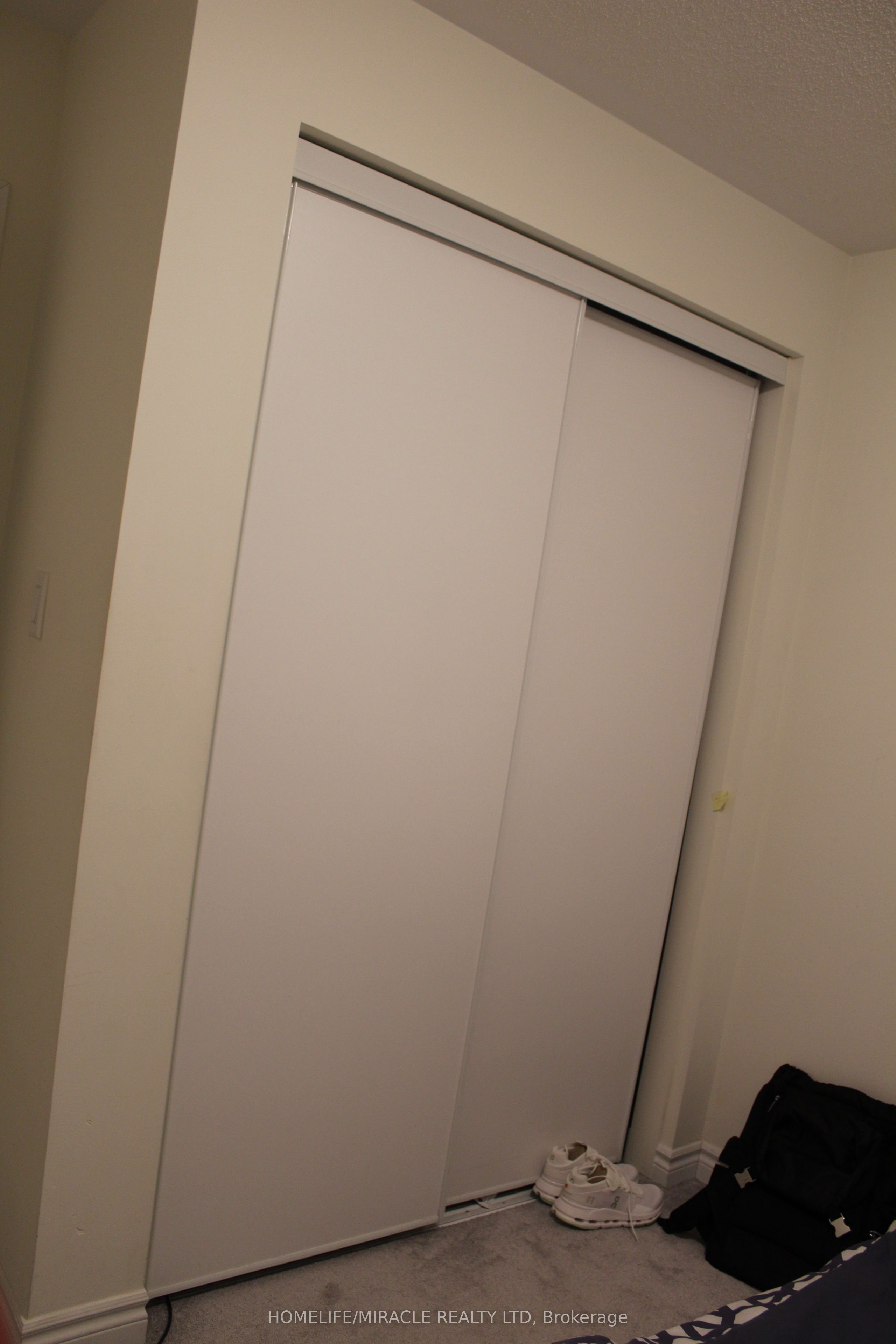 240 Lagerfeld Drive 5 Property Photo 14