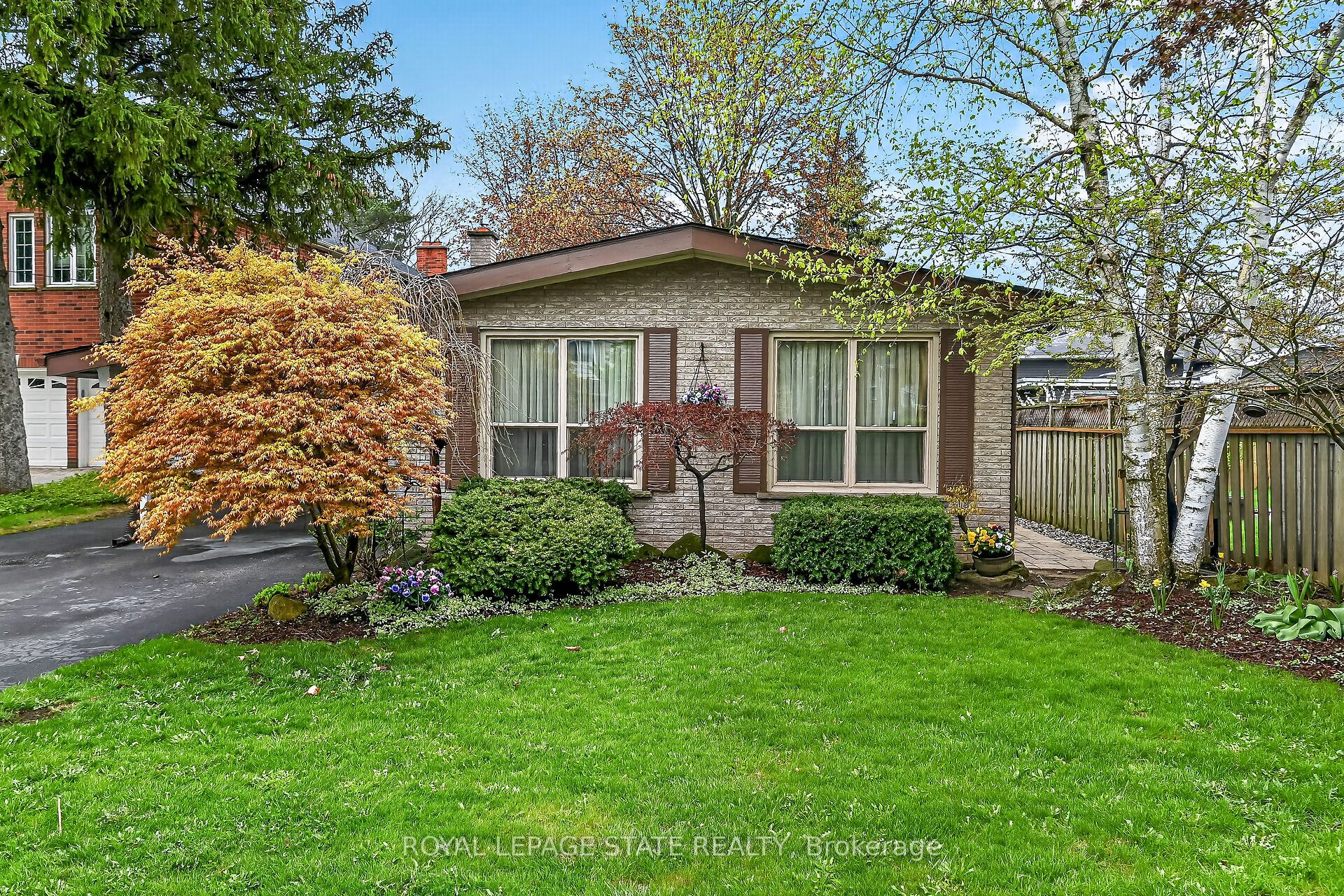 582 Woodview Road Property Photo 3