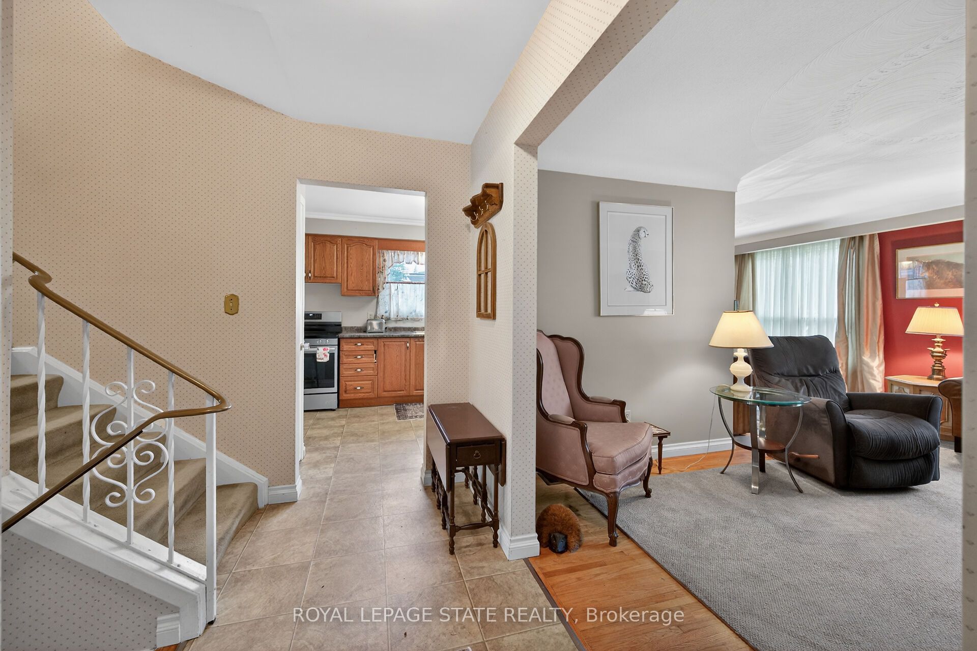 582 Woodview Road Property Photo 6