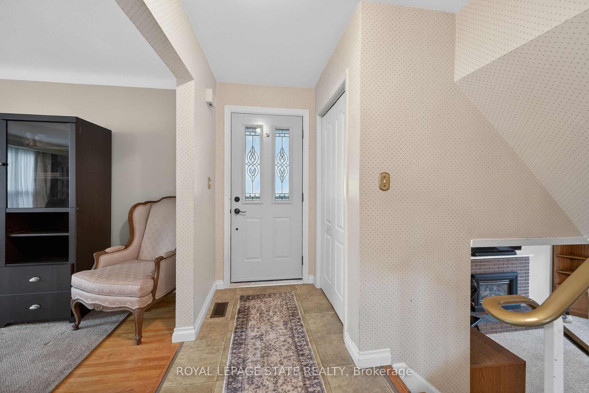 582 Woodview Road Property Photo 7