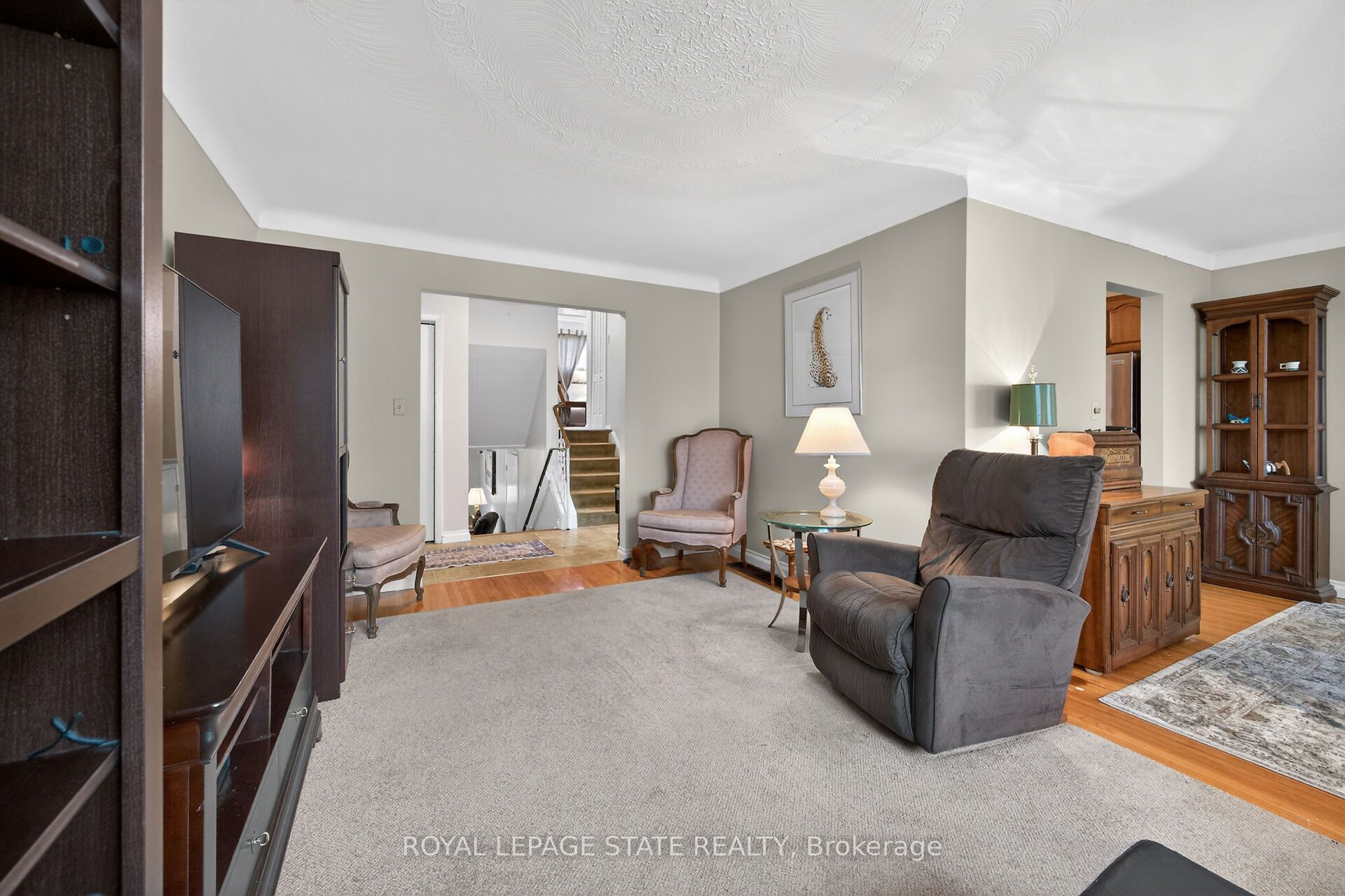 582 Woodview Road Property Photo 10