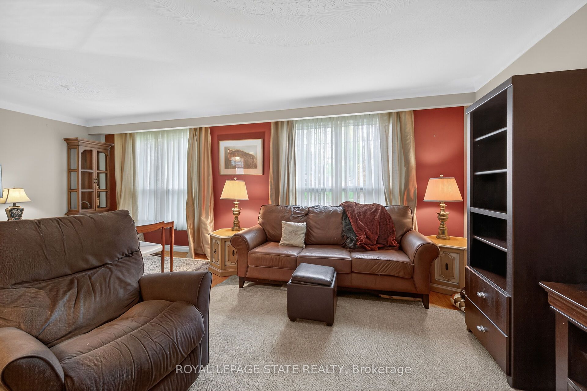 582 Woodview Road Property Photo 11