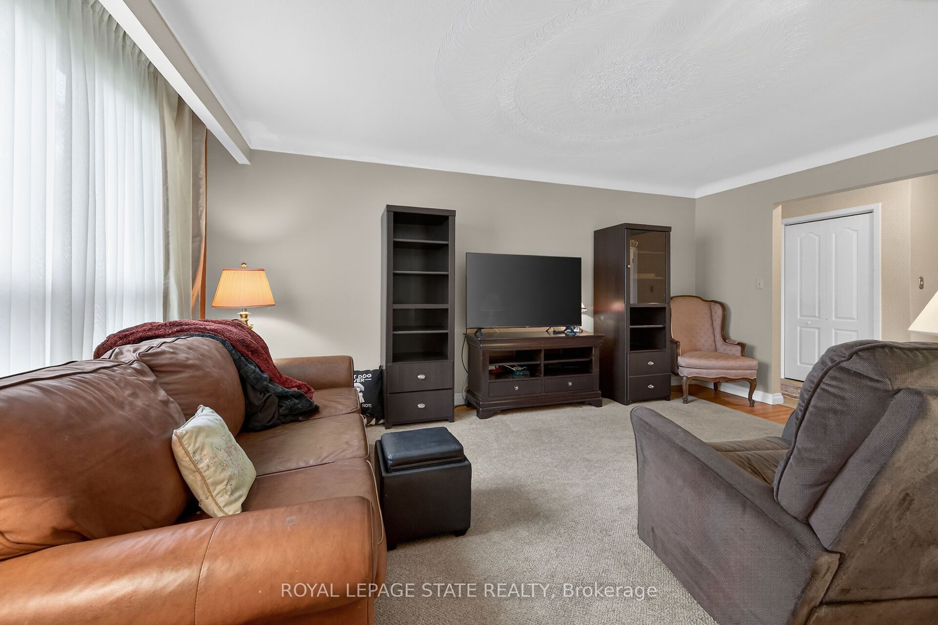 582 Woodview Road Property Photo 12